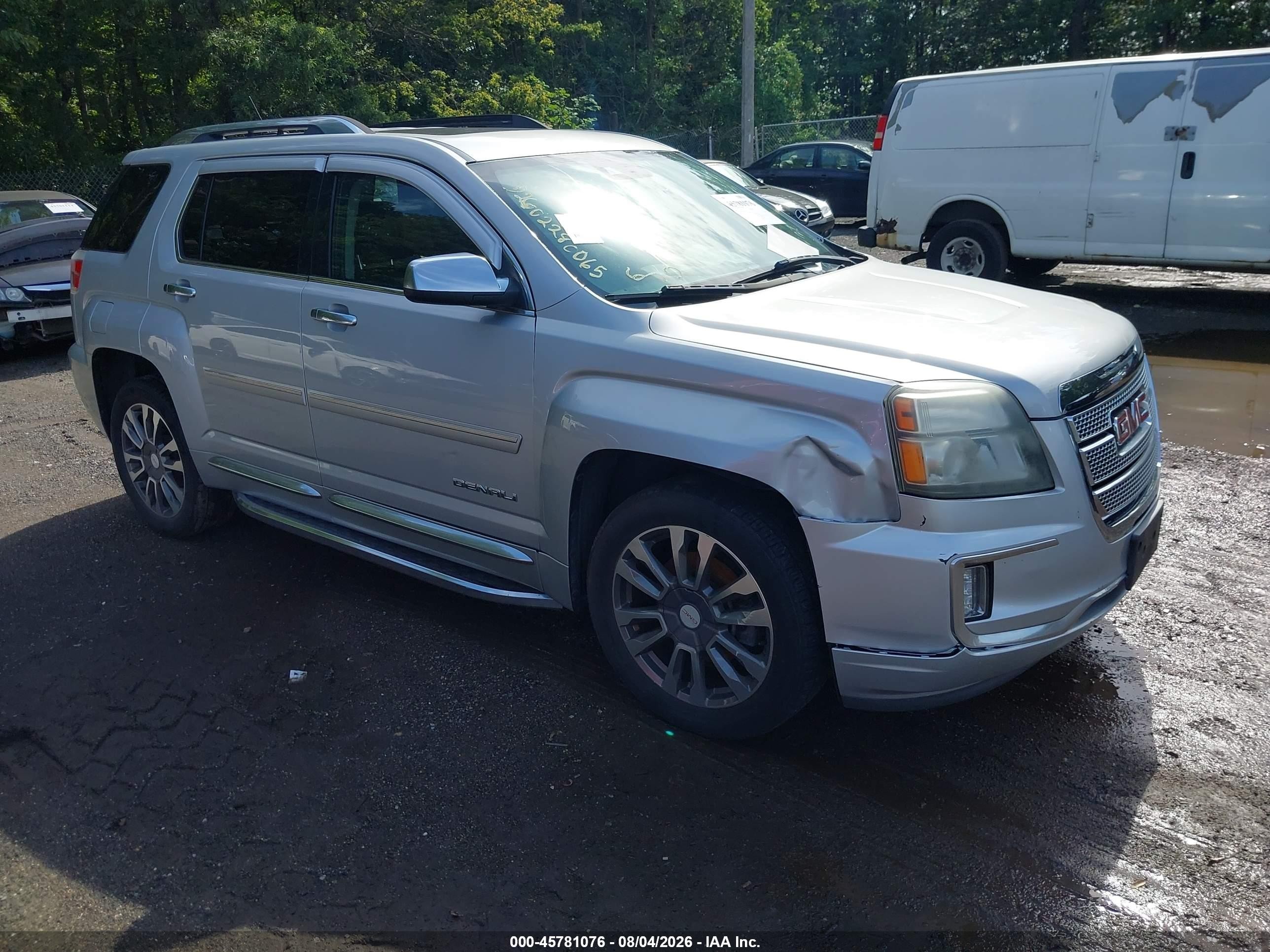 2016 GMC Terrain Denali, VIN 2GKFLVE34G6300275 — Front end