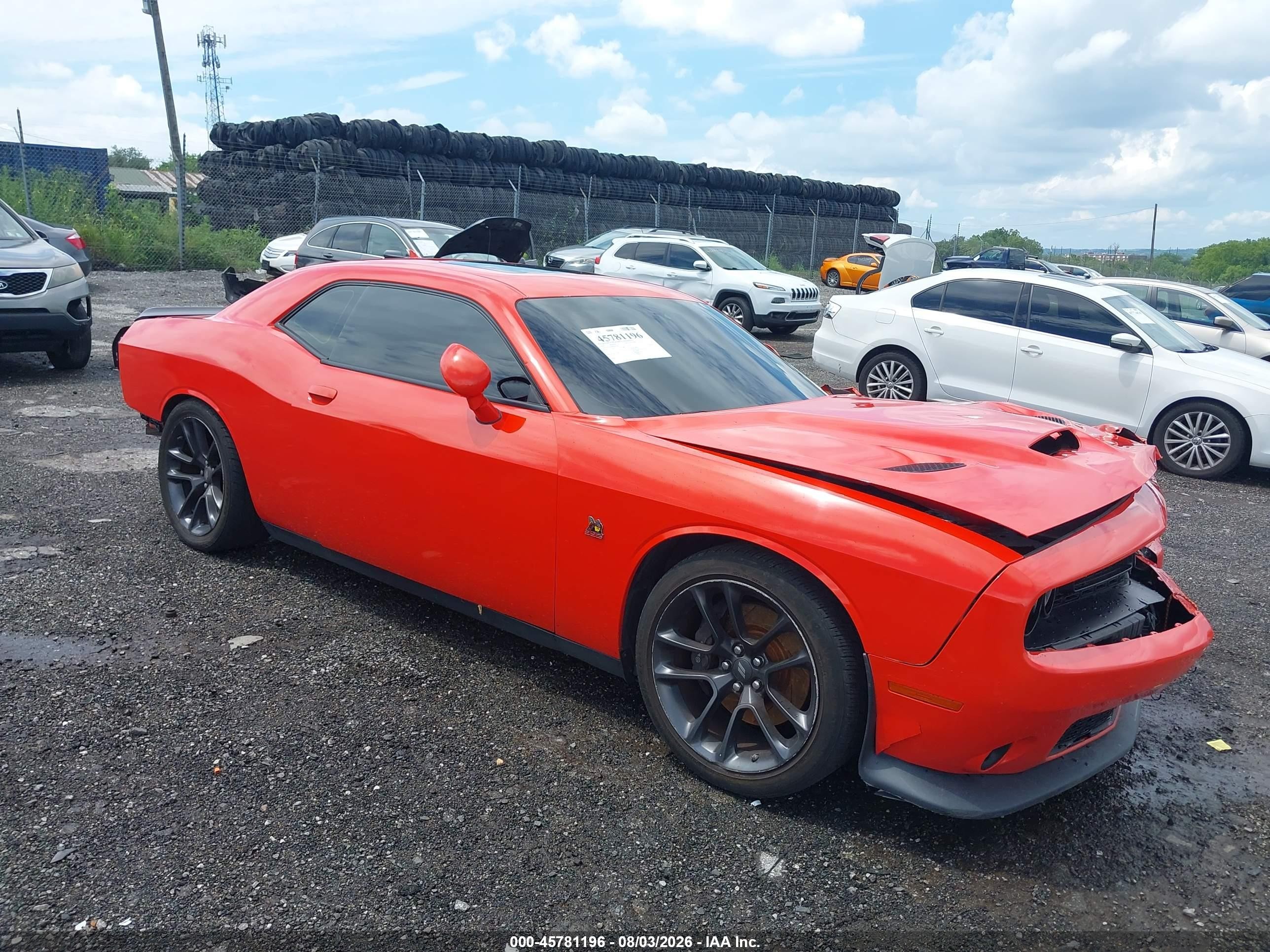 2016 Dodge Challenger SRT 392, VIN 2C3CDZDJ9GH345241 — Front end