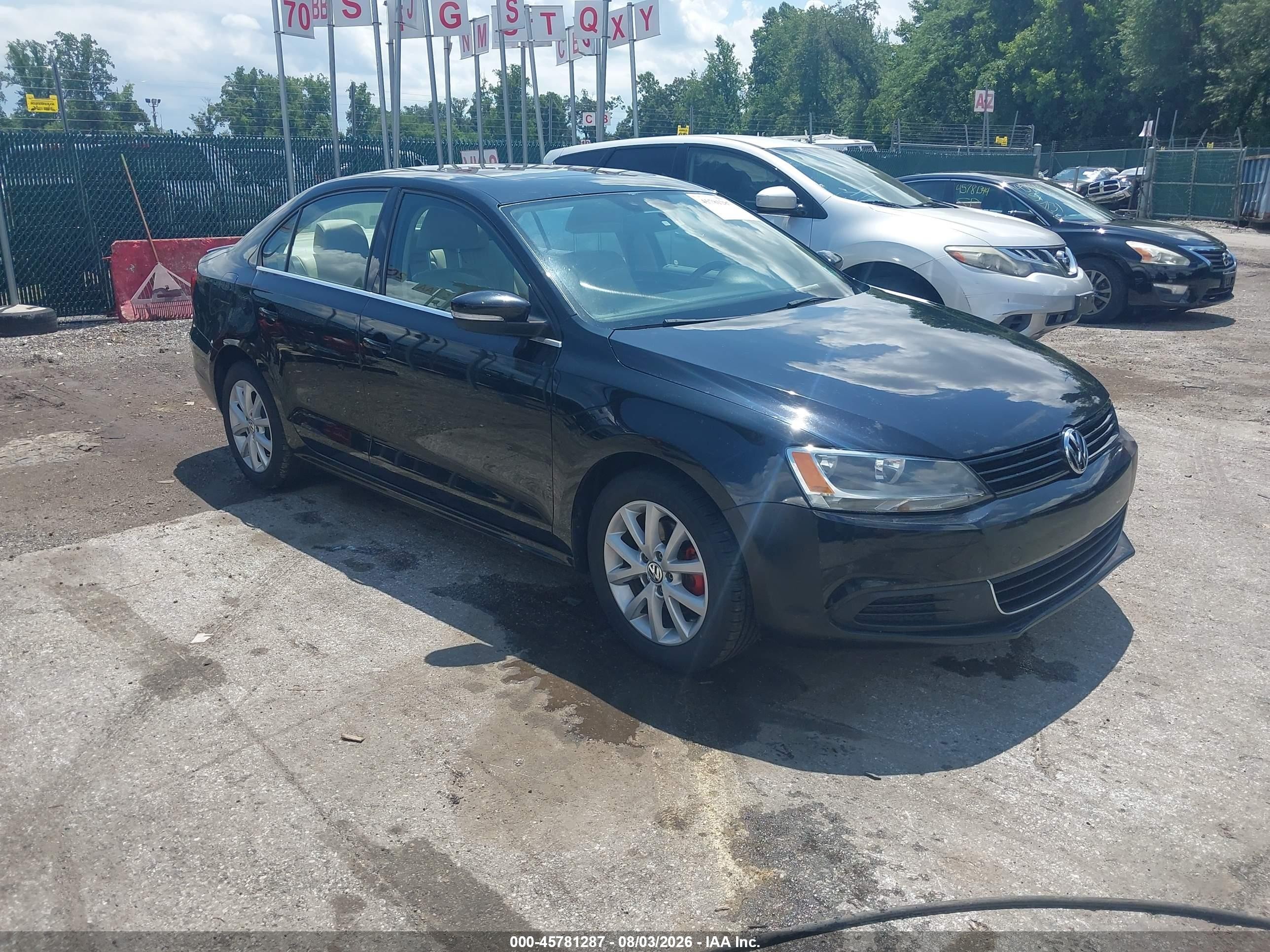 2013 Volkswagen Jetta TDI w/Premium/Nav, VIN 3VWLL7AJ2DM366109 — Front end