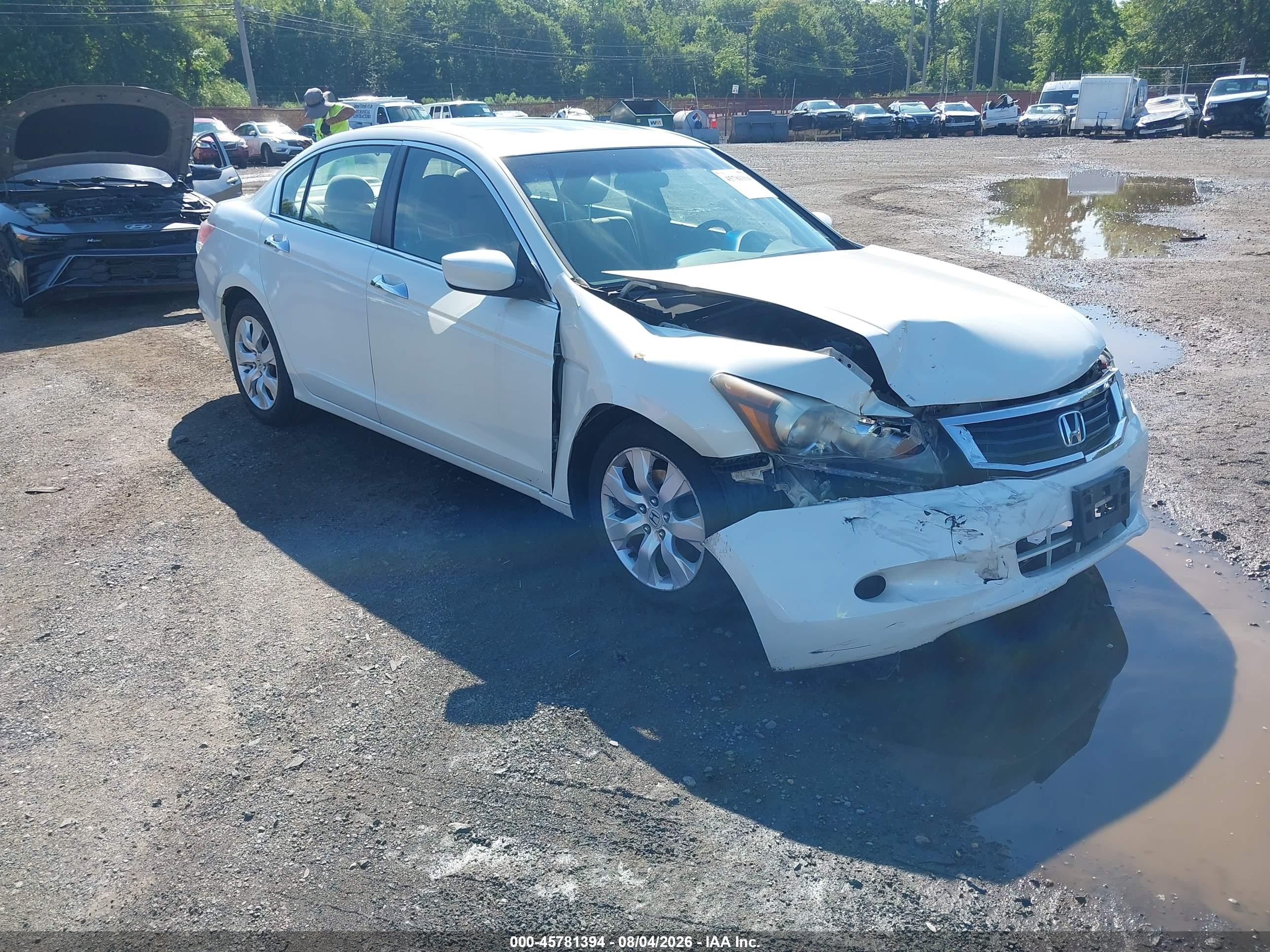 2009 Honda Accord EX, VIN 1HGCP367X9A051111 — Front end