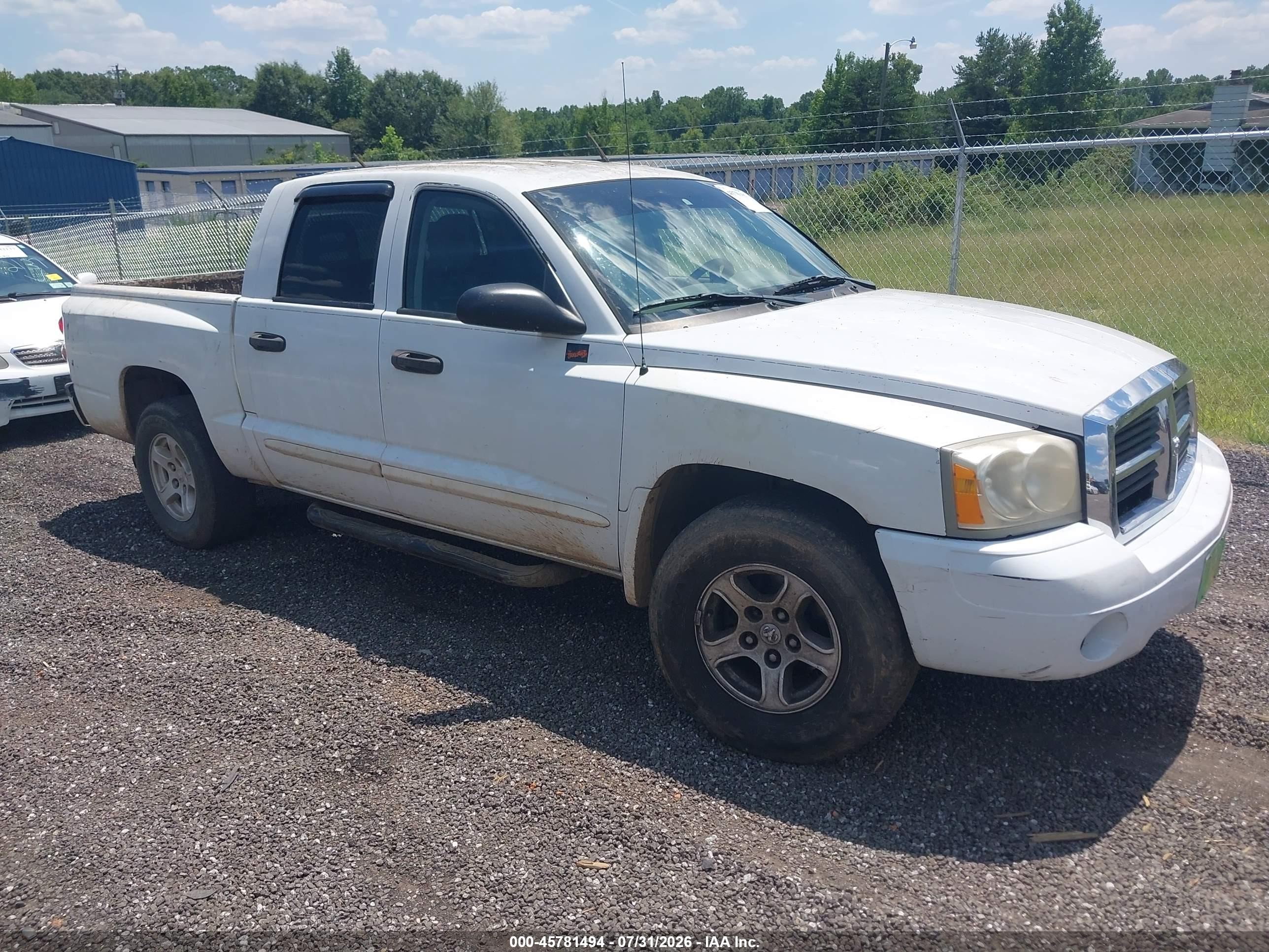 2005 Dodge Dakota SLT, VIN 1D7HE48N65S244409 — Normal wear