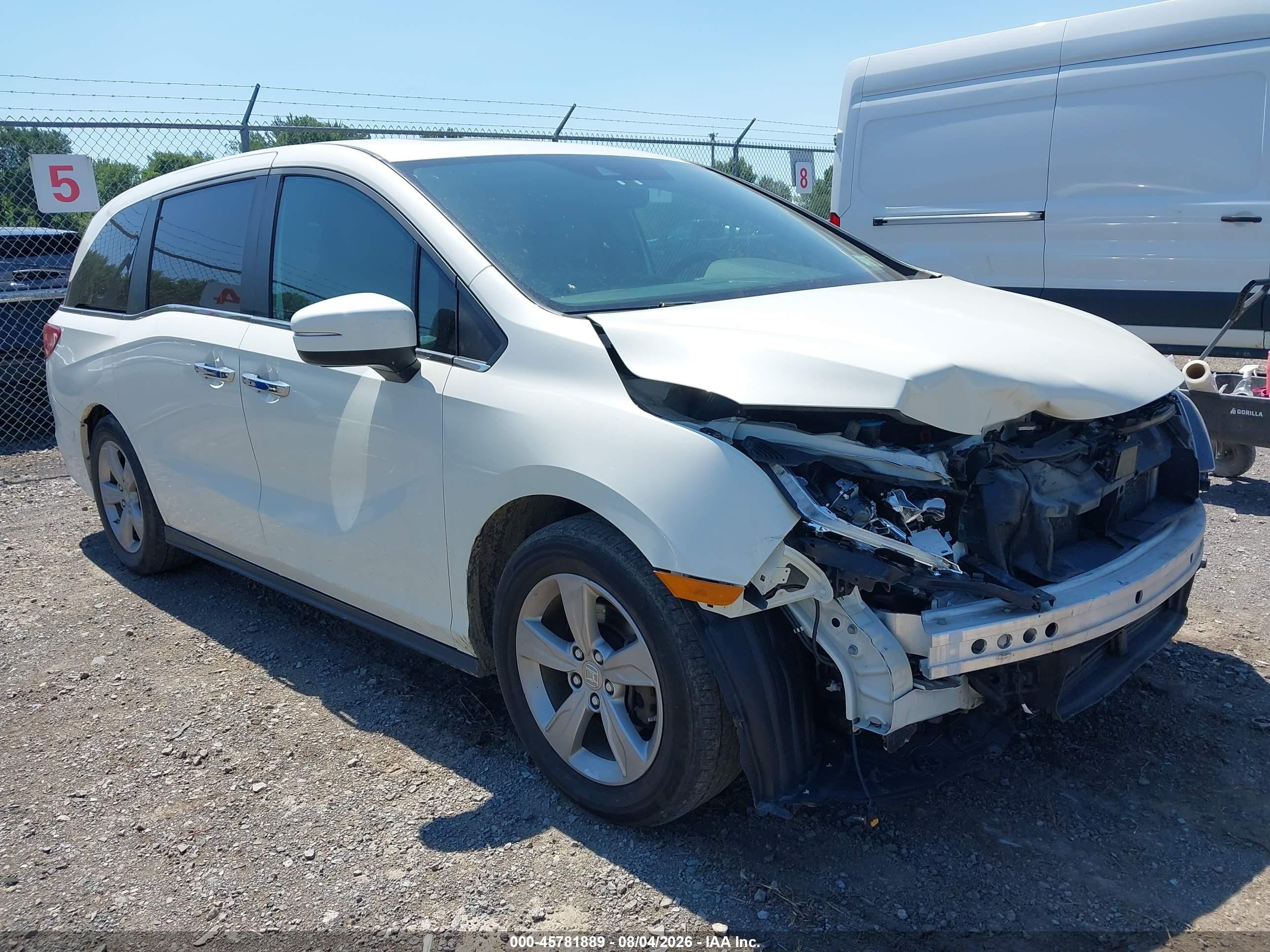 2018 Honda Odyssey EX-L, VIN 5FNRL6H7XJB044111 — Front end