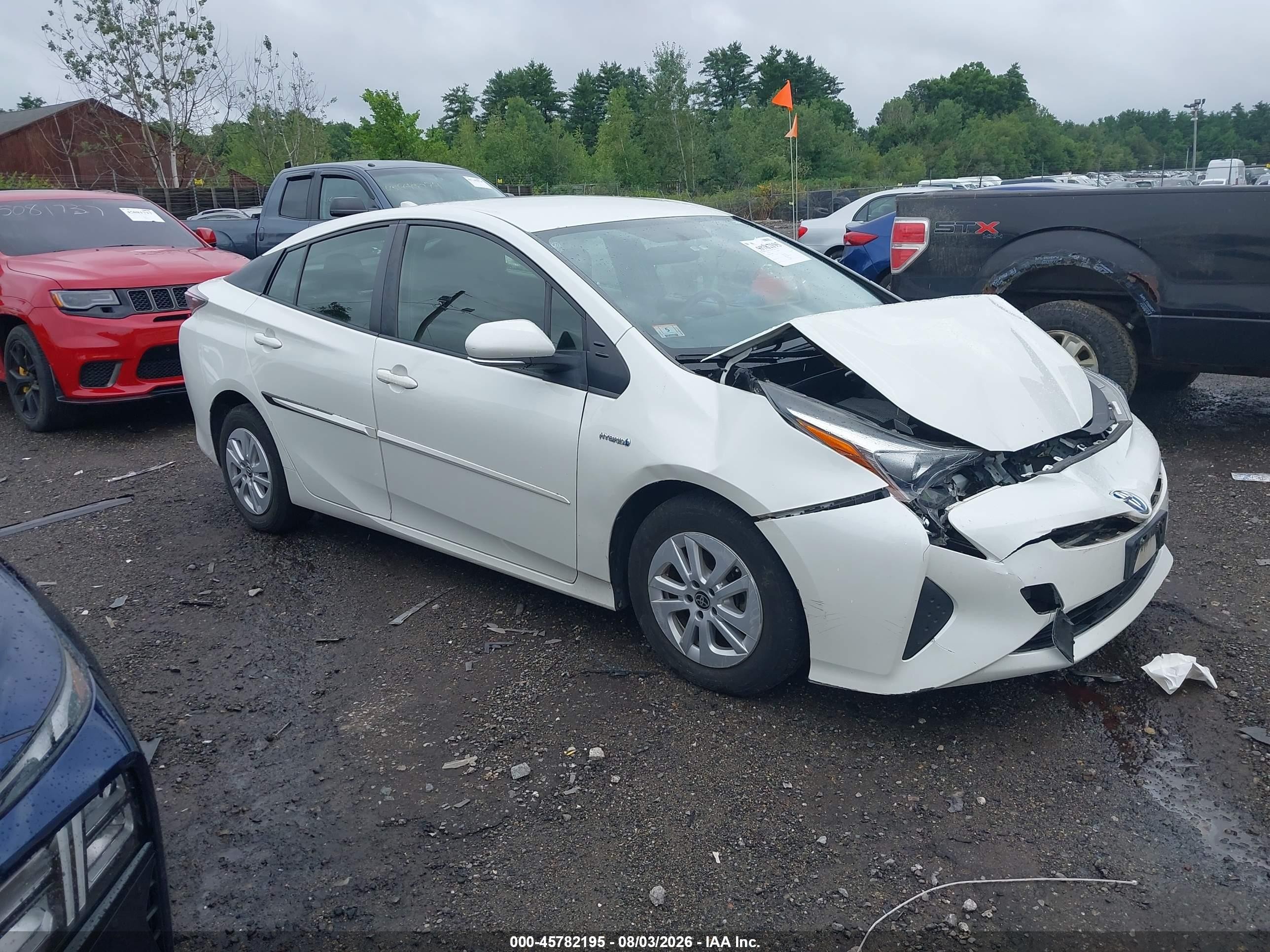 2016 Toyota Prius Two, VIN JTDKBRFU0G3007587 — Front end