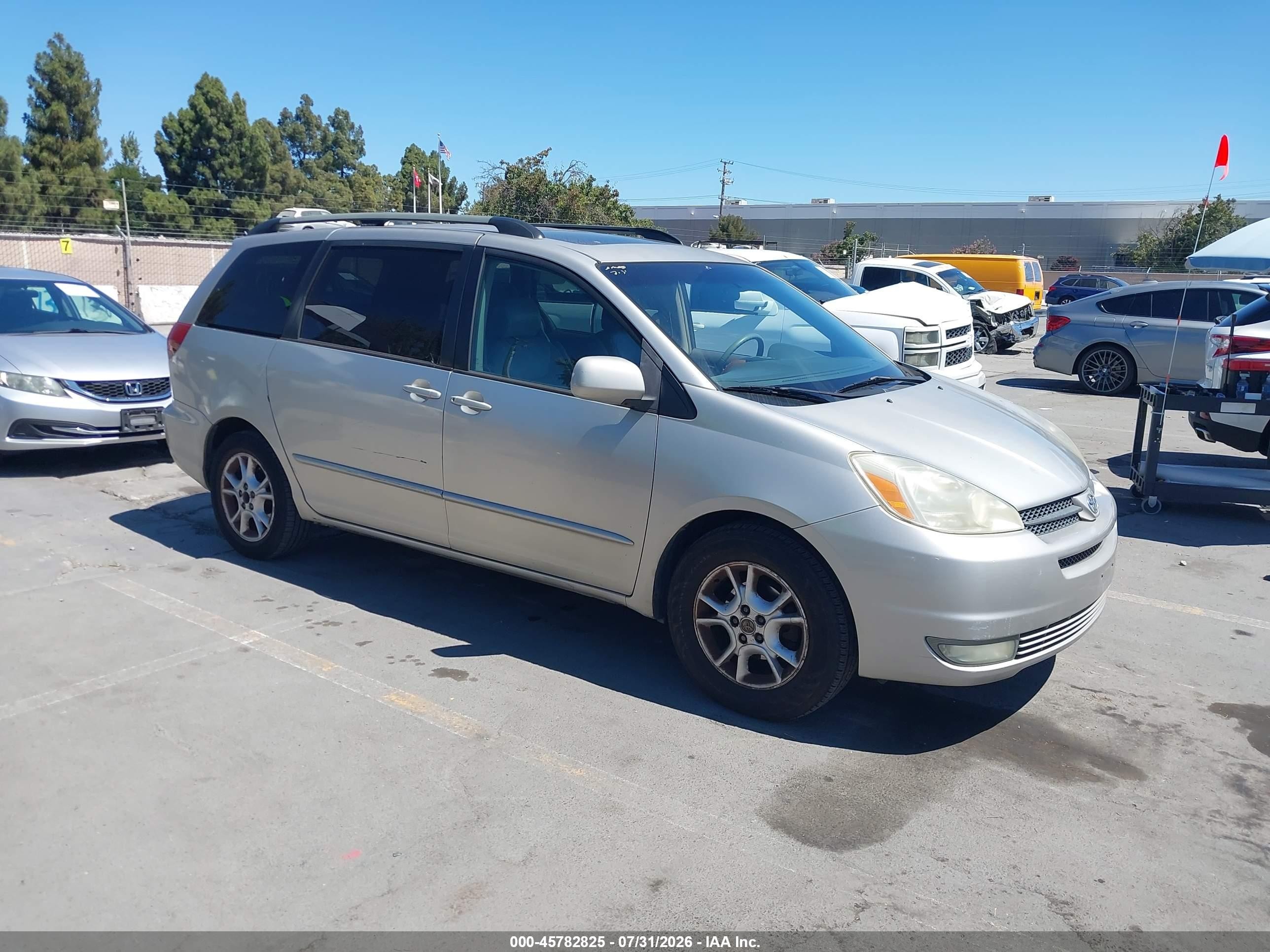 2005 Toyota Sienna XLE Limited, VIN 5TDZA22C05S333150 — Normal wear