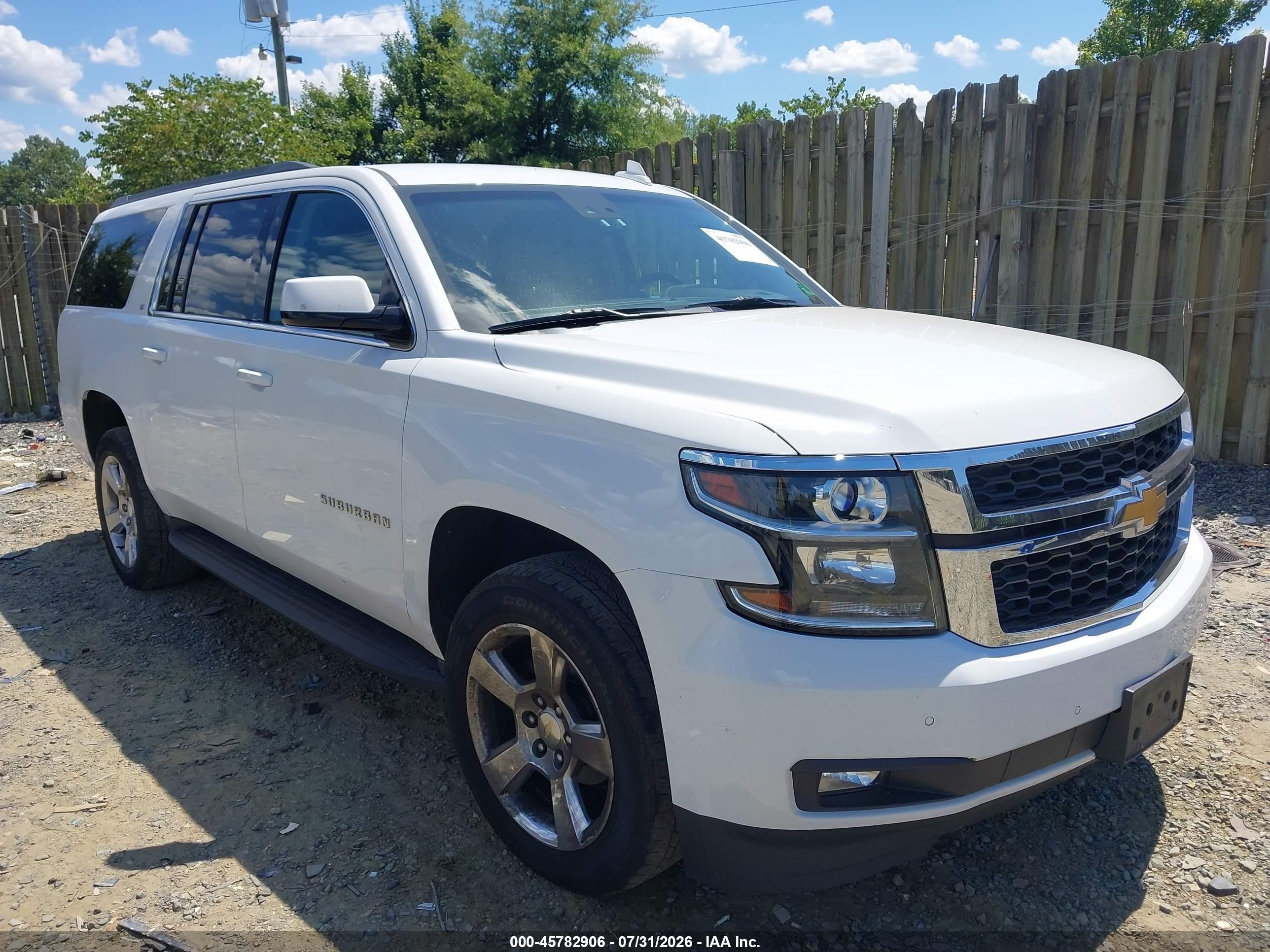 2017 Chevrolet Suburban LT, VIN 1GNSKHKC0HR271311 — Normal wear
