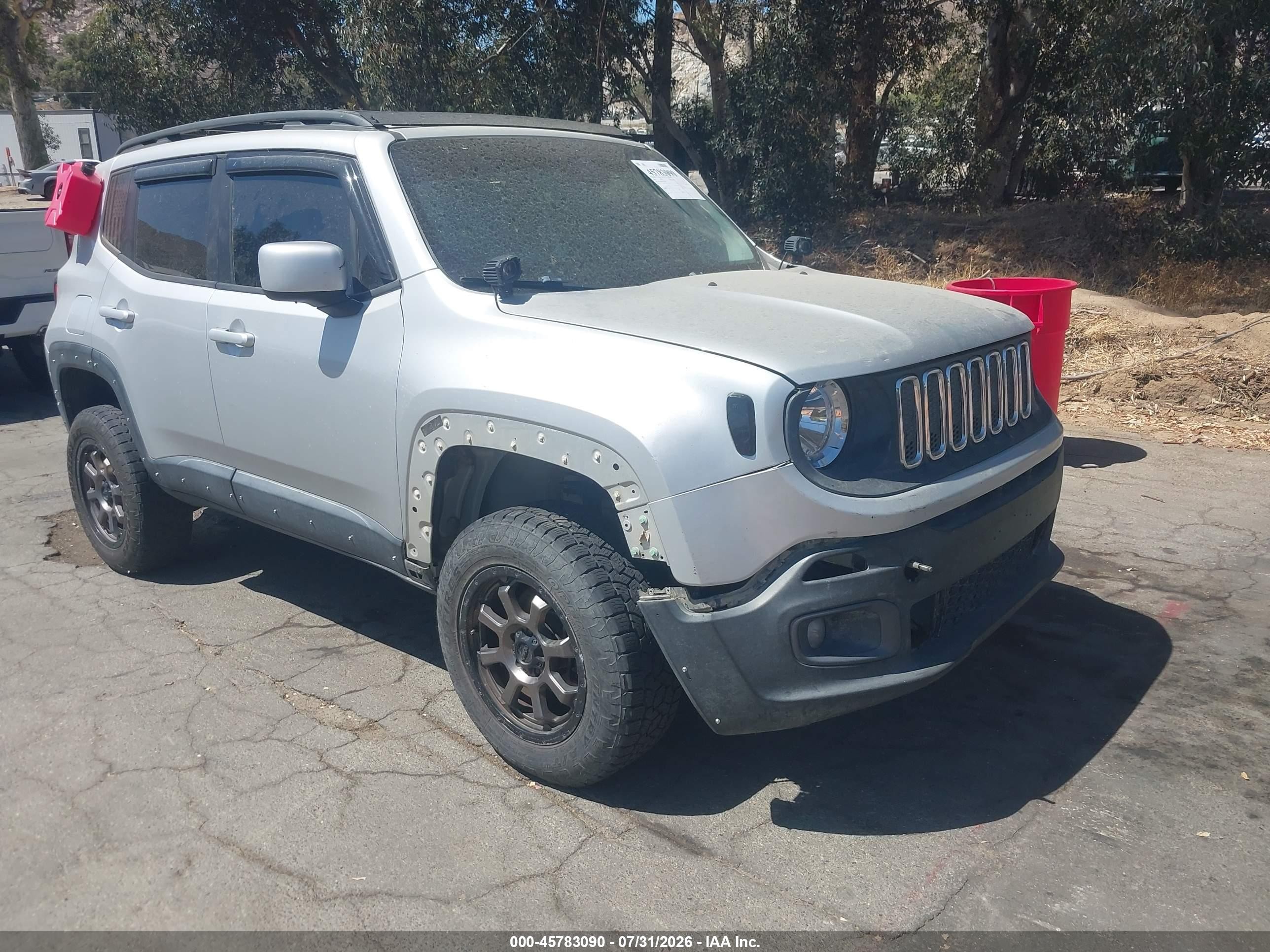 2015 Jeep Renegade Latitude, VIN ZACCJBBT3FPC39137 — Normal wear