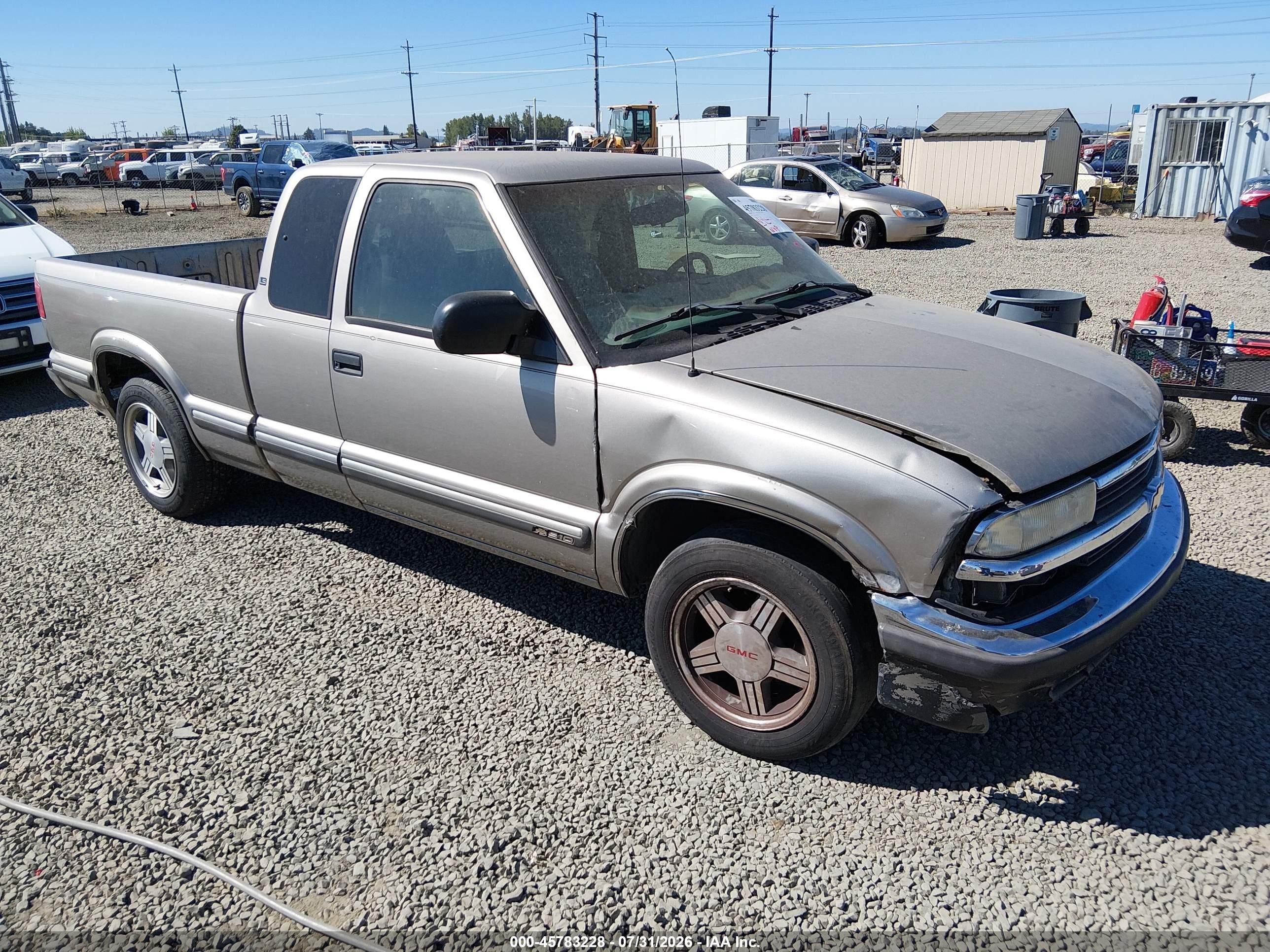 1999 Chevrolet S-10 LS, VIN 1GCCS1949X8117865 — Normal wear