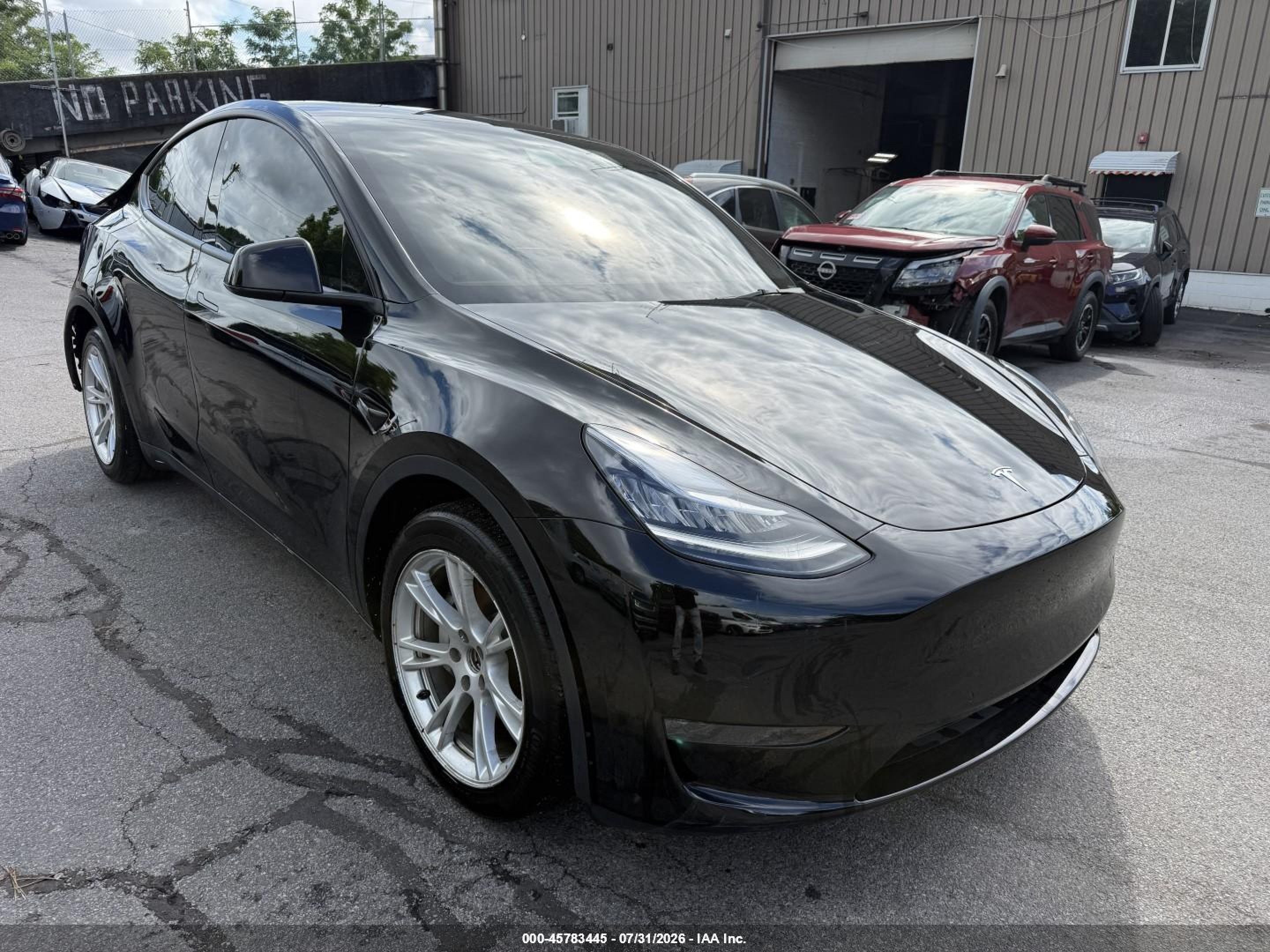 2021 Tesla Model Y Long Range, VIN 5YJYGDEE1MF180512 — Rear end