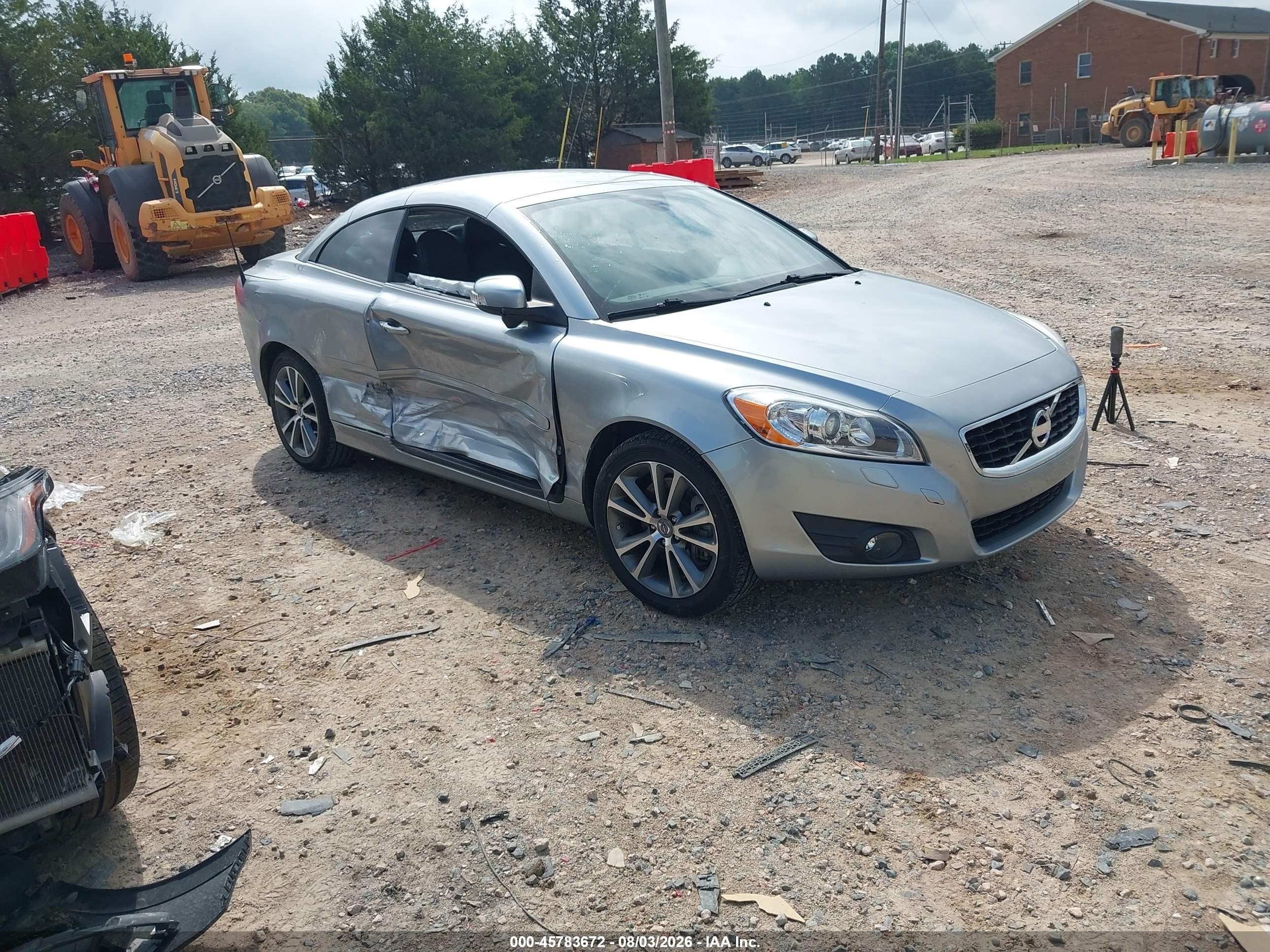 2011 Volvo C70, VIN YV1672MC0BJ120569 — Side