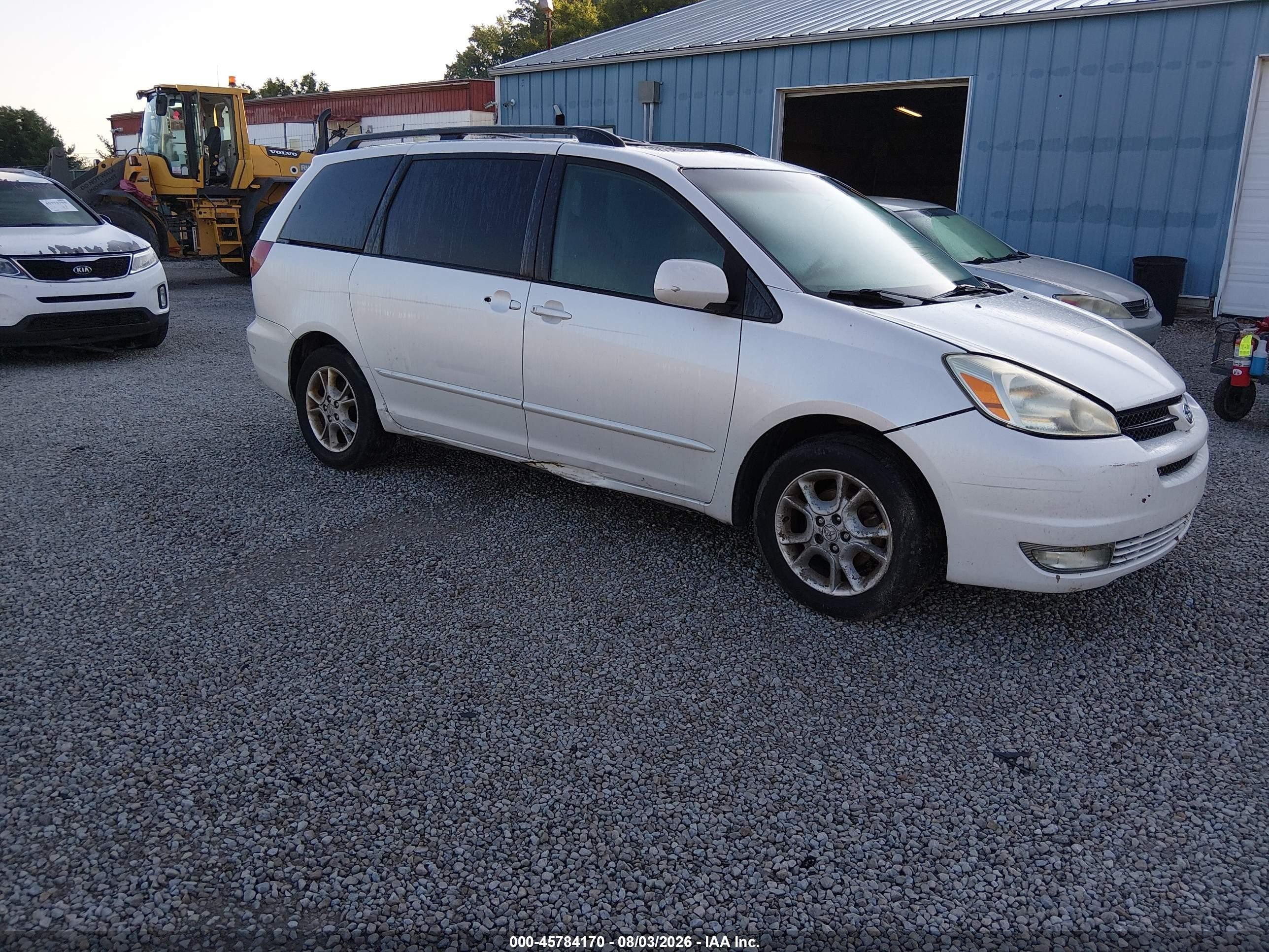 2005 Toyota Sienna XLE Limited, VIN 5TDZA22C95S272932 — Normal wear