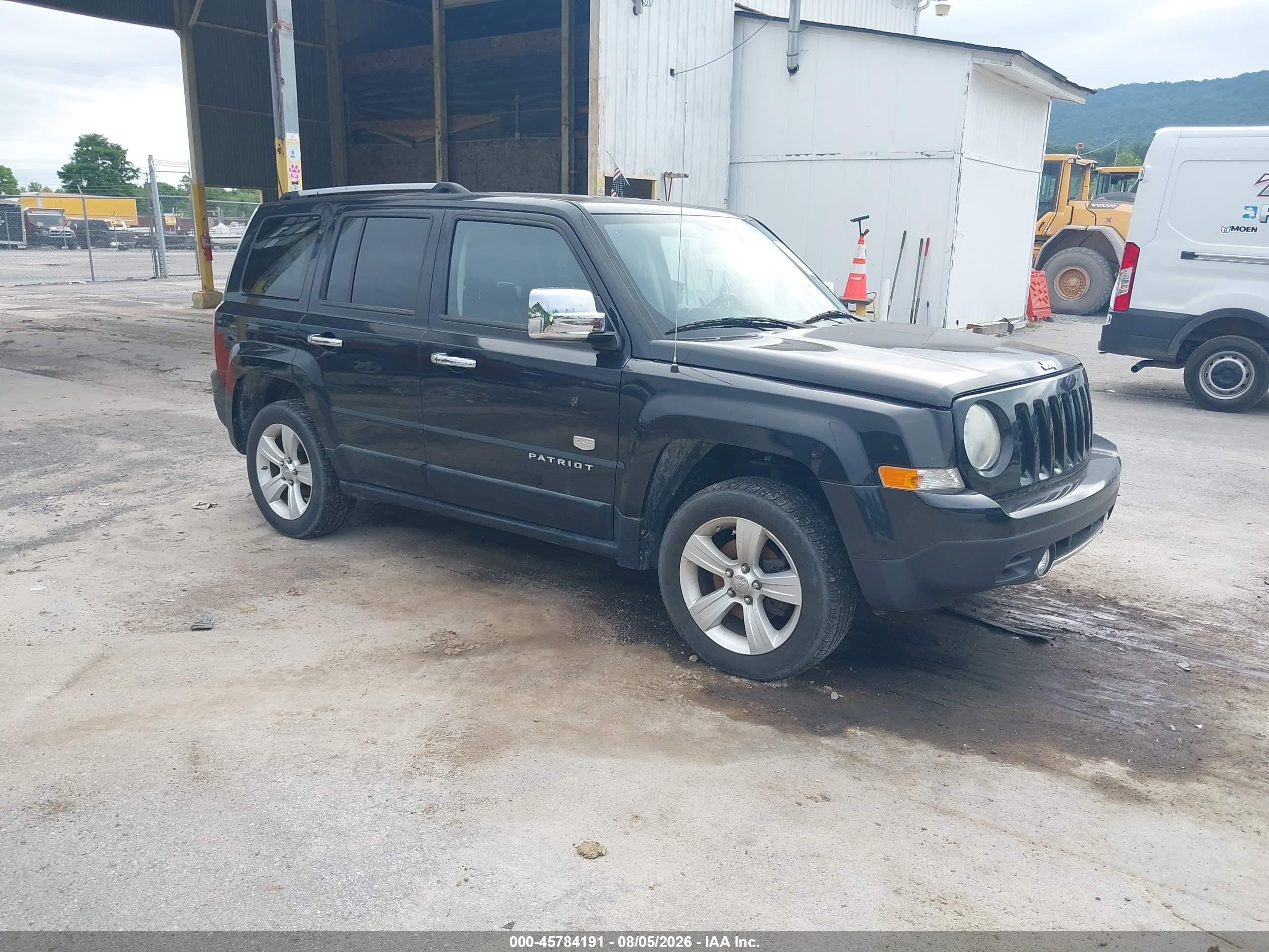 2011 Jeep Patriot Latitude X, VIN 1J4NF4GB2BD174855 — Normal wear