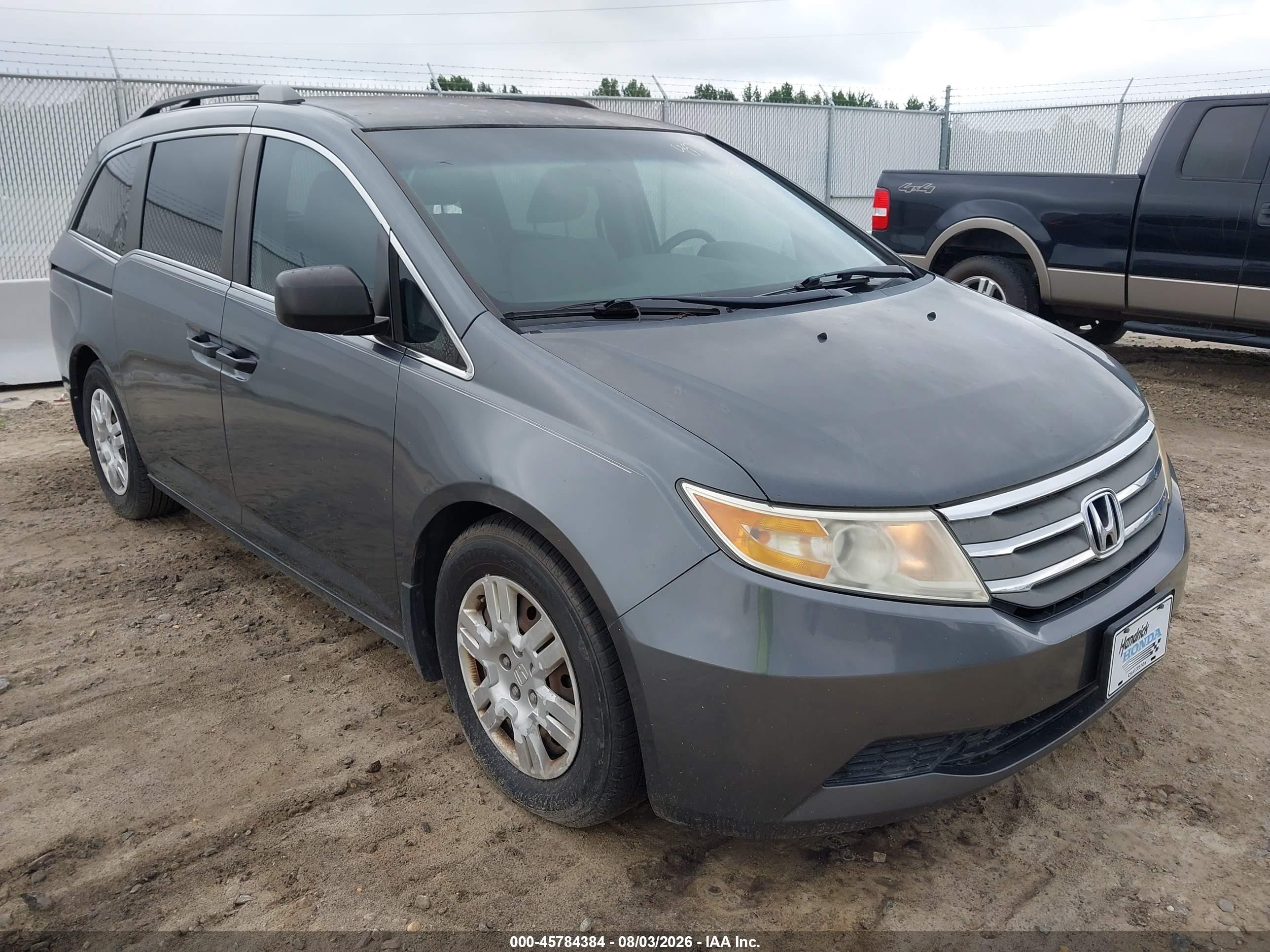 2011 Honda Odyssey LX, VIN 5FNRL5H25BB027152 — Normal wear