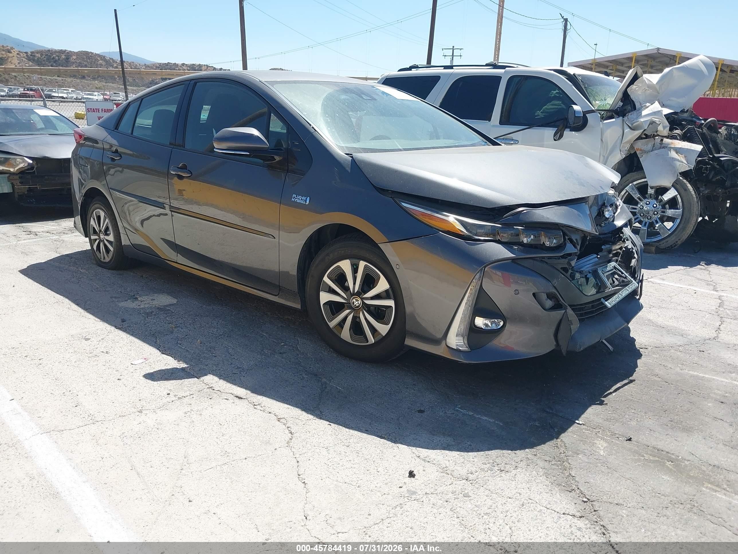 2017 Toyota Prius Premium, VIN JTDKARFP8H3021025 — Front end