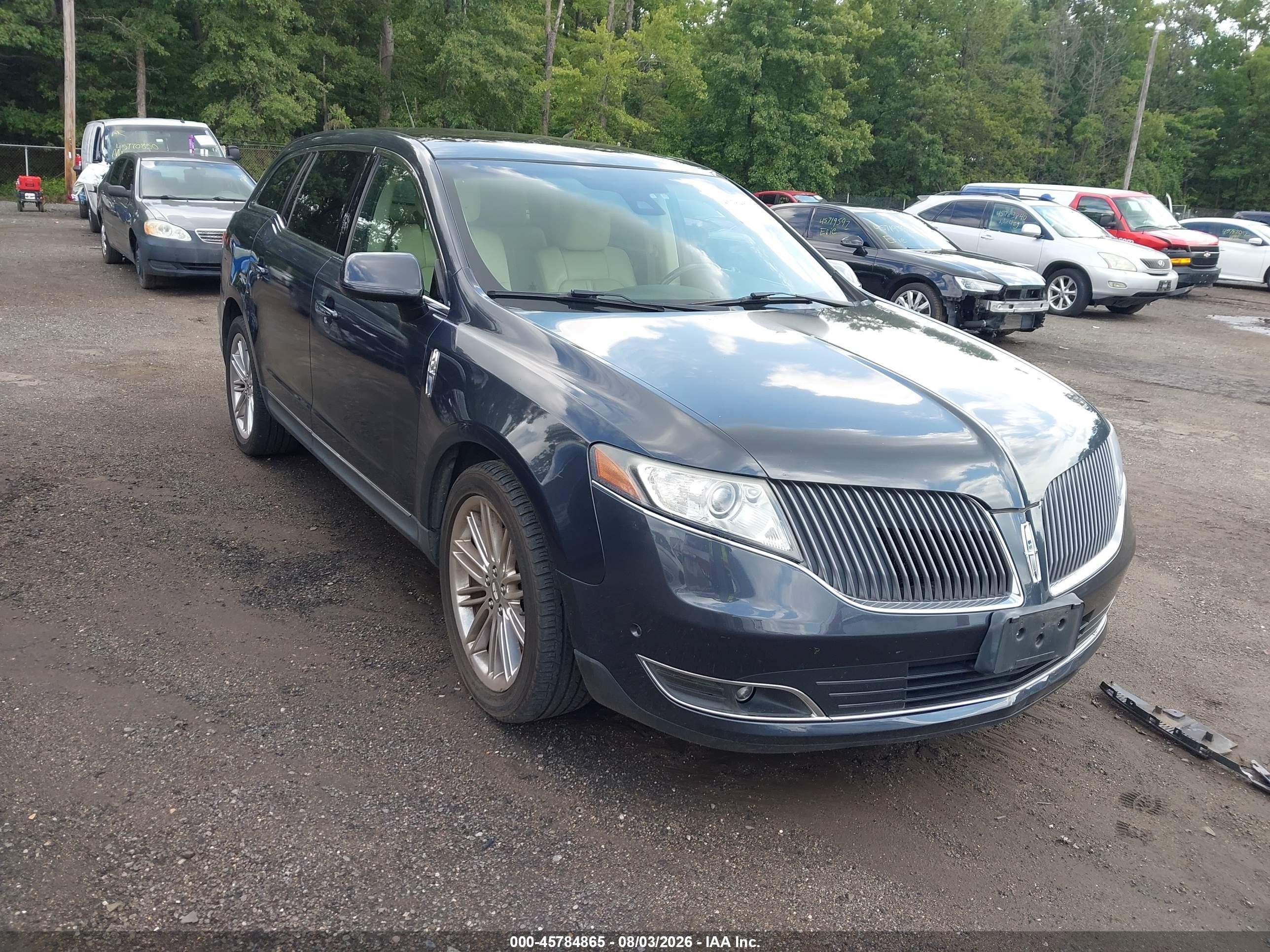 2014 Lincoln MKT EcoBoost, VIN 2LMHJ5AT8EBL57227 — Normal wear
