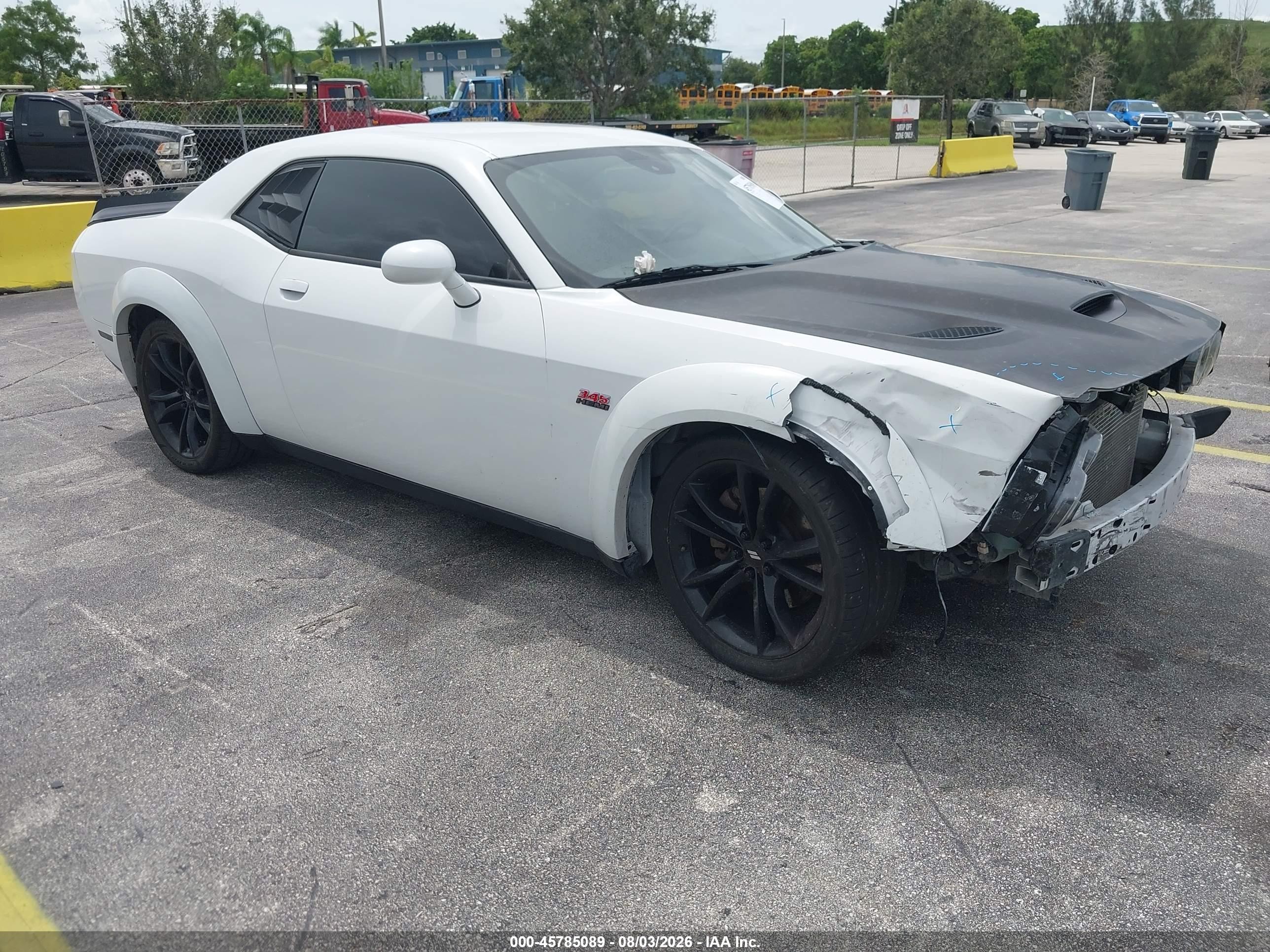 2019 Dodge Challenger R/T, VIN 2C3CDZBT4KH659621 — Front end