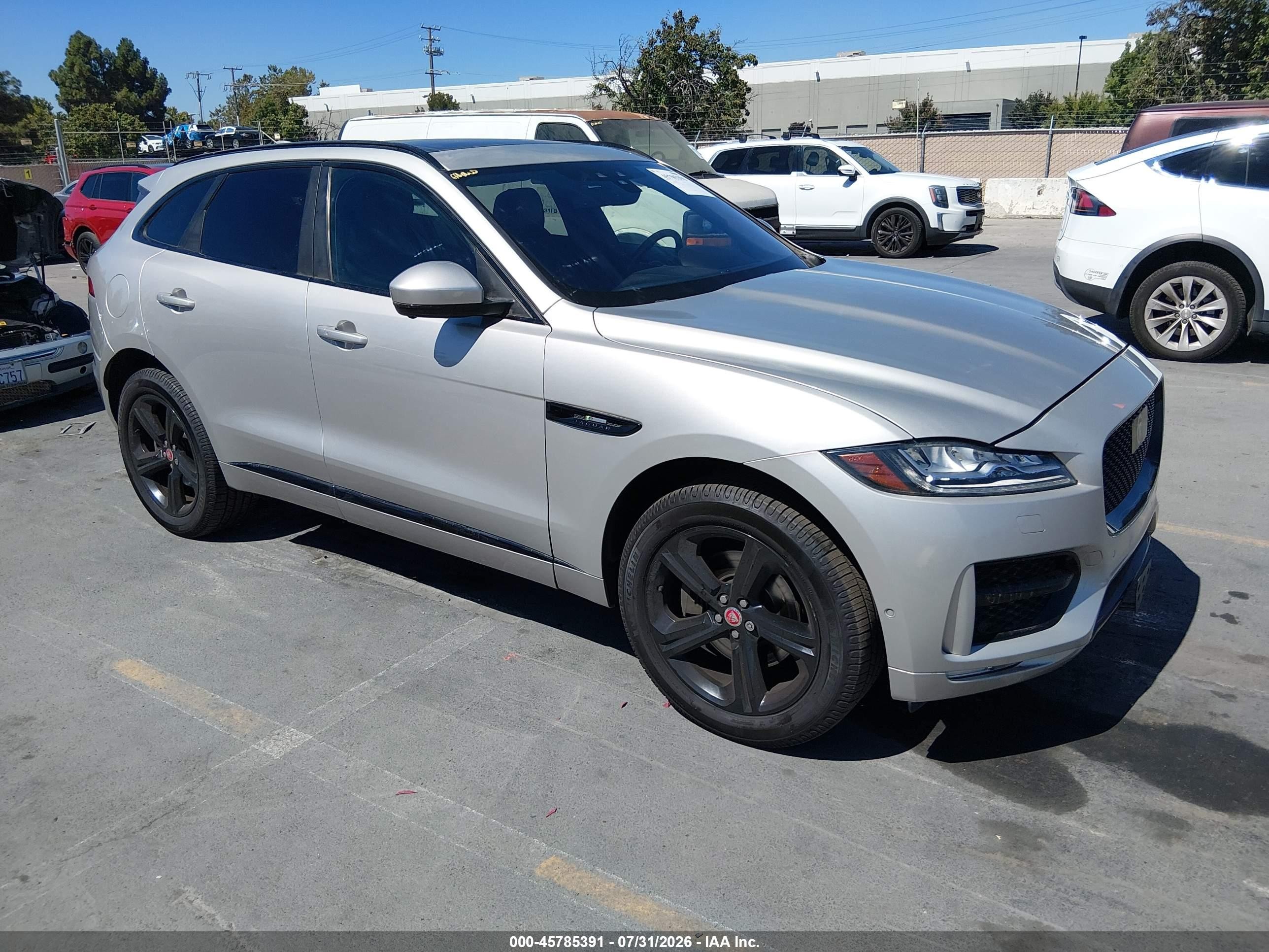2017 Jaguar F-Pace 35t R-Sport, VIN SADCL2BV7HA489984 — Normal wear