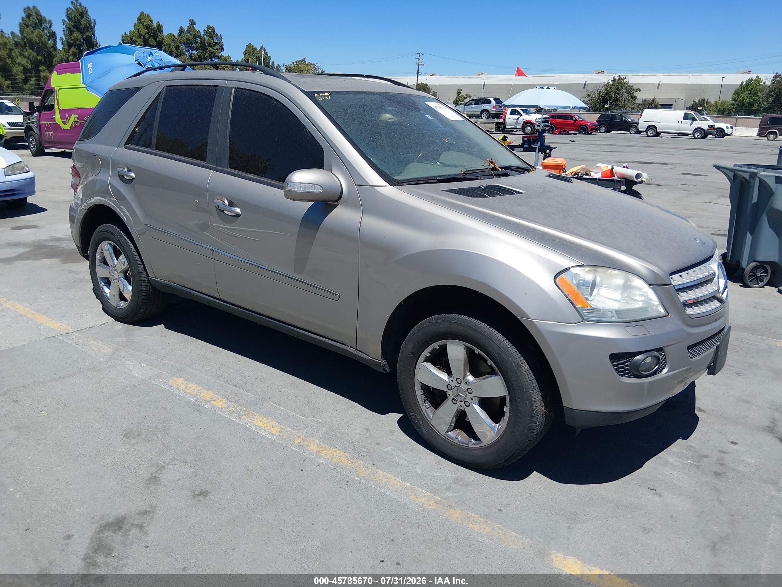 2006 Mercedes-Benz M 500, VIN 4JGBB75E96A032783 — Normal wear