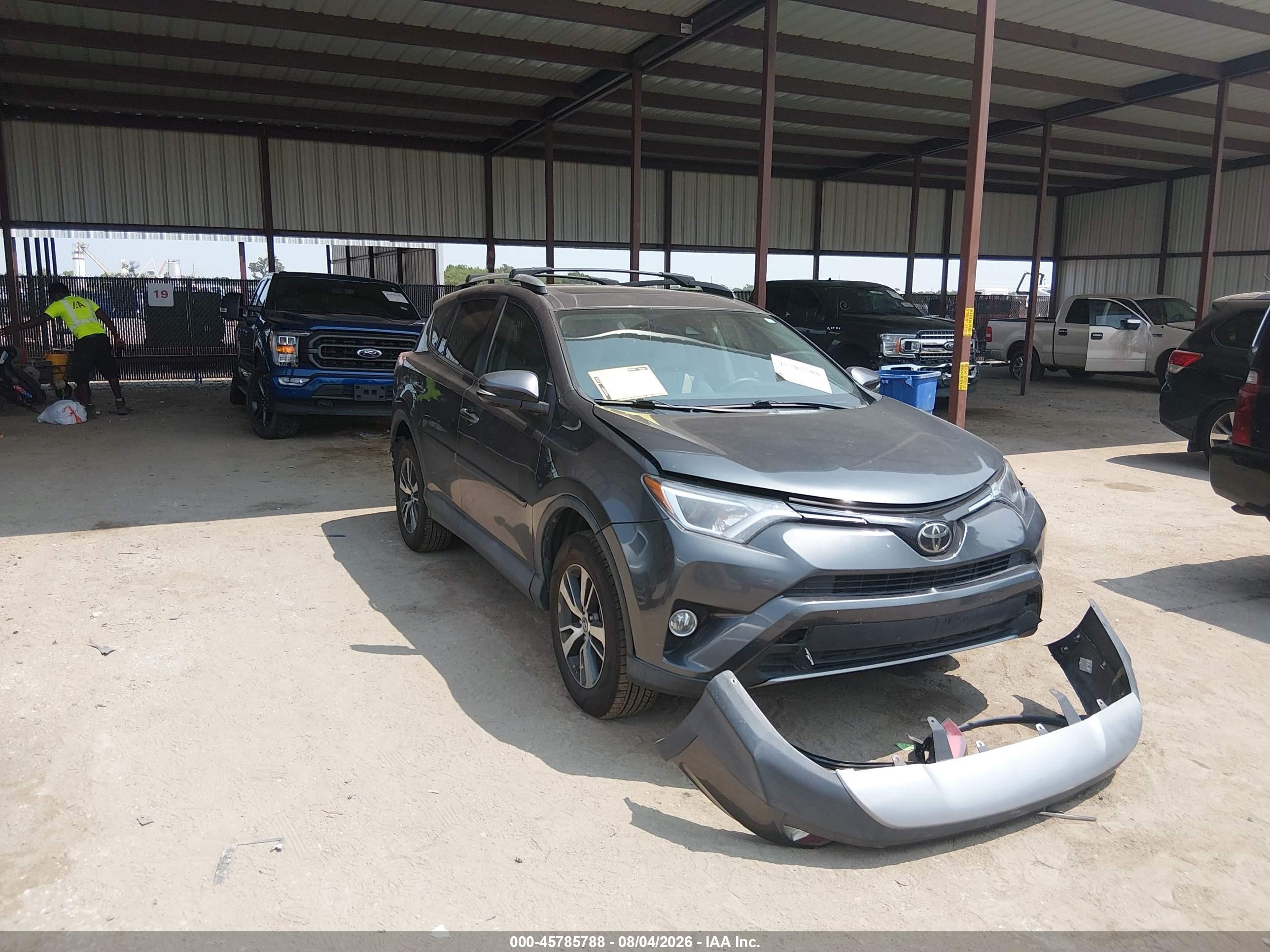 2017 Toyota RAV4 XLE, VIN 2T3WFREV4HW401835 — Rear end