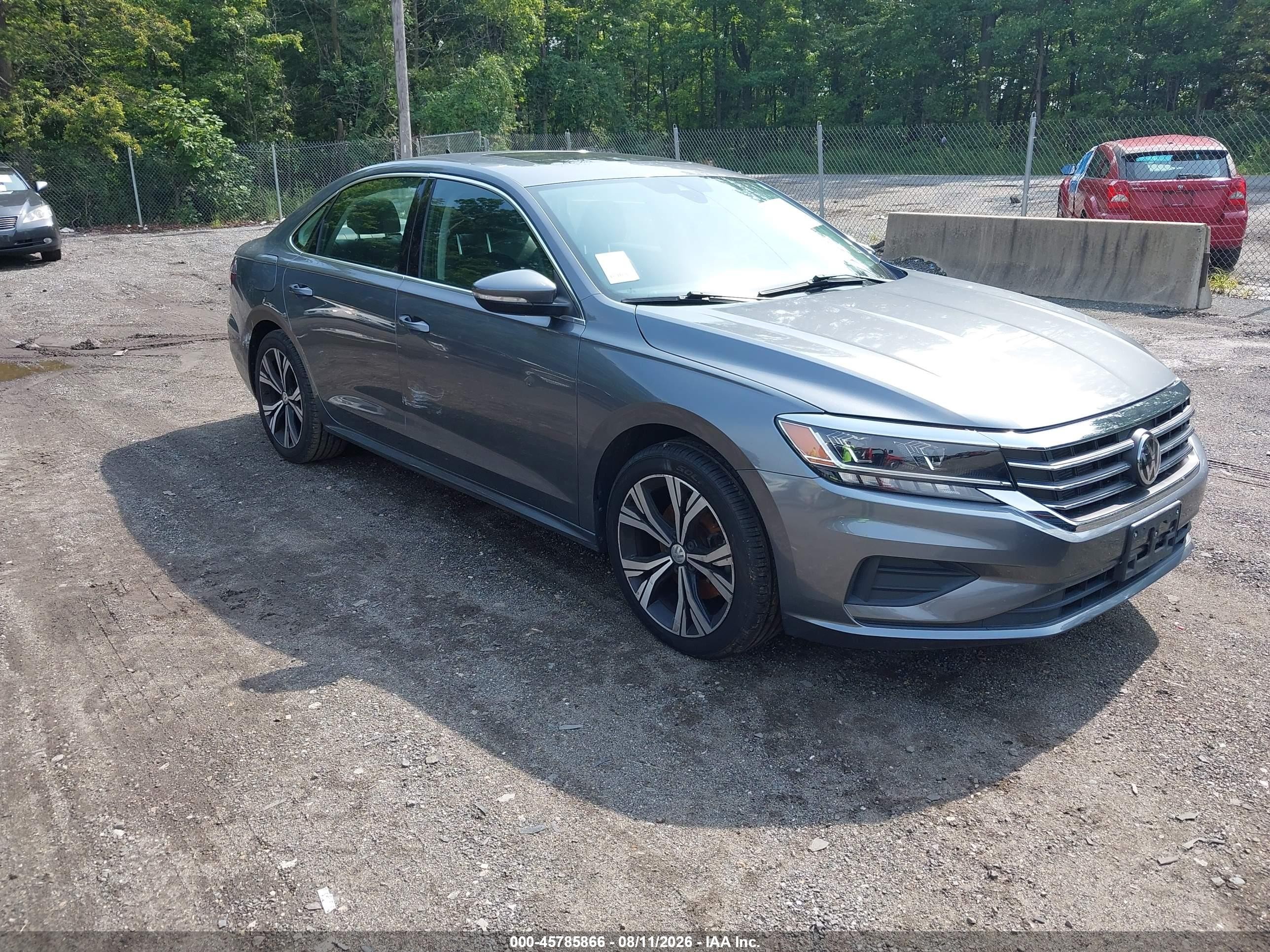 2021 Volkswagen Passat SE, VIN 1VWSA7A38MC016858 — Бок
