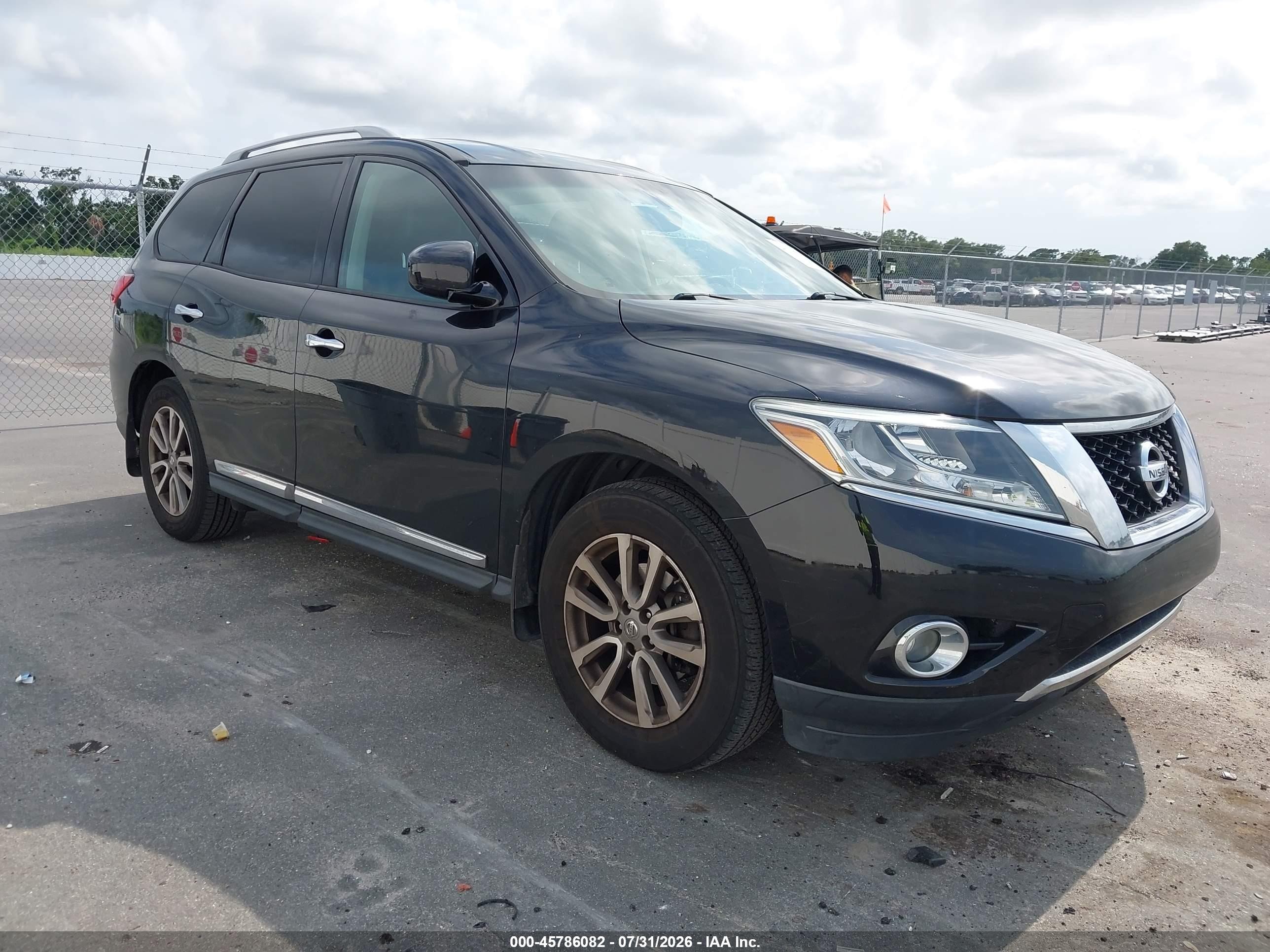2015 Nissan Pathfinder SV, VIN 5N1AR2MNXFC685736 — Normal wear