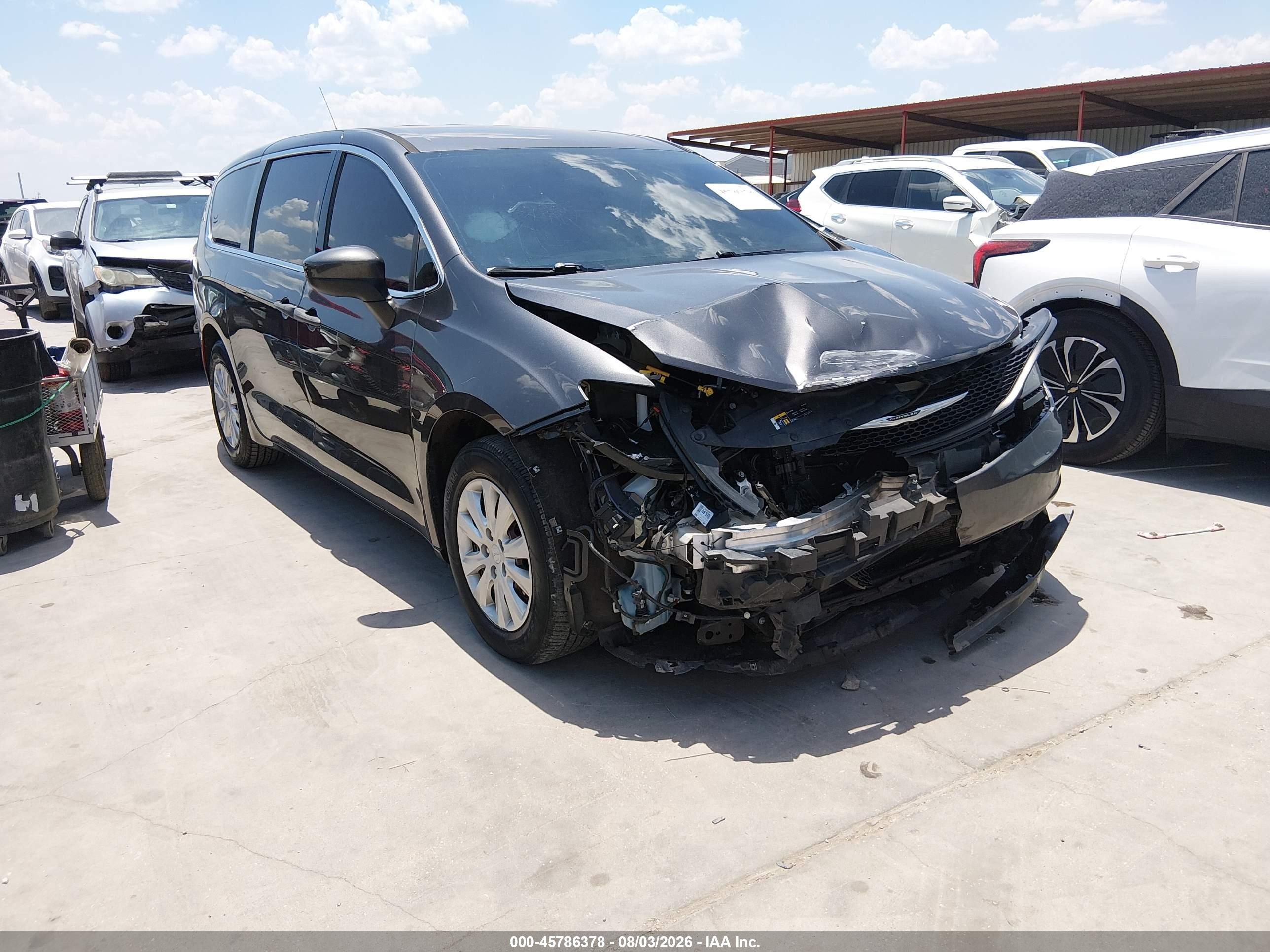 2021 Chrysler Voyager L, VIN 2C4RC1AG5MR502627 — Front end