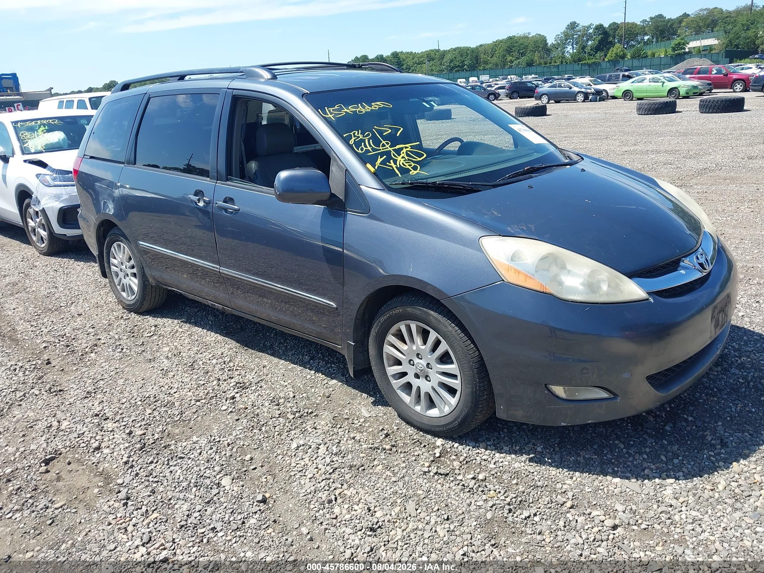 2007 Toyota Sienna XLE Limited, VIN 5TDBK22C97S003301 — Normal wear