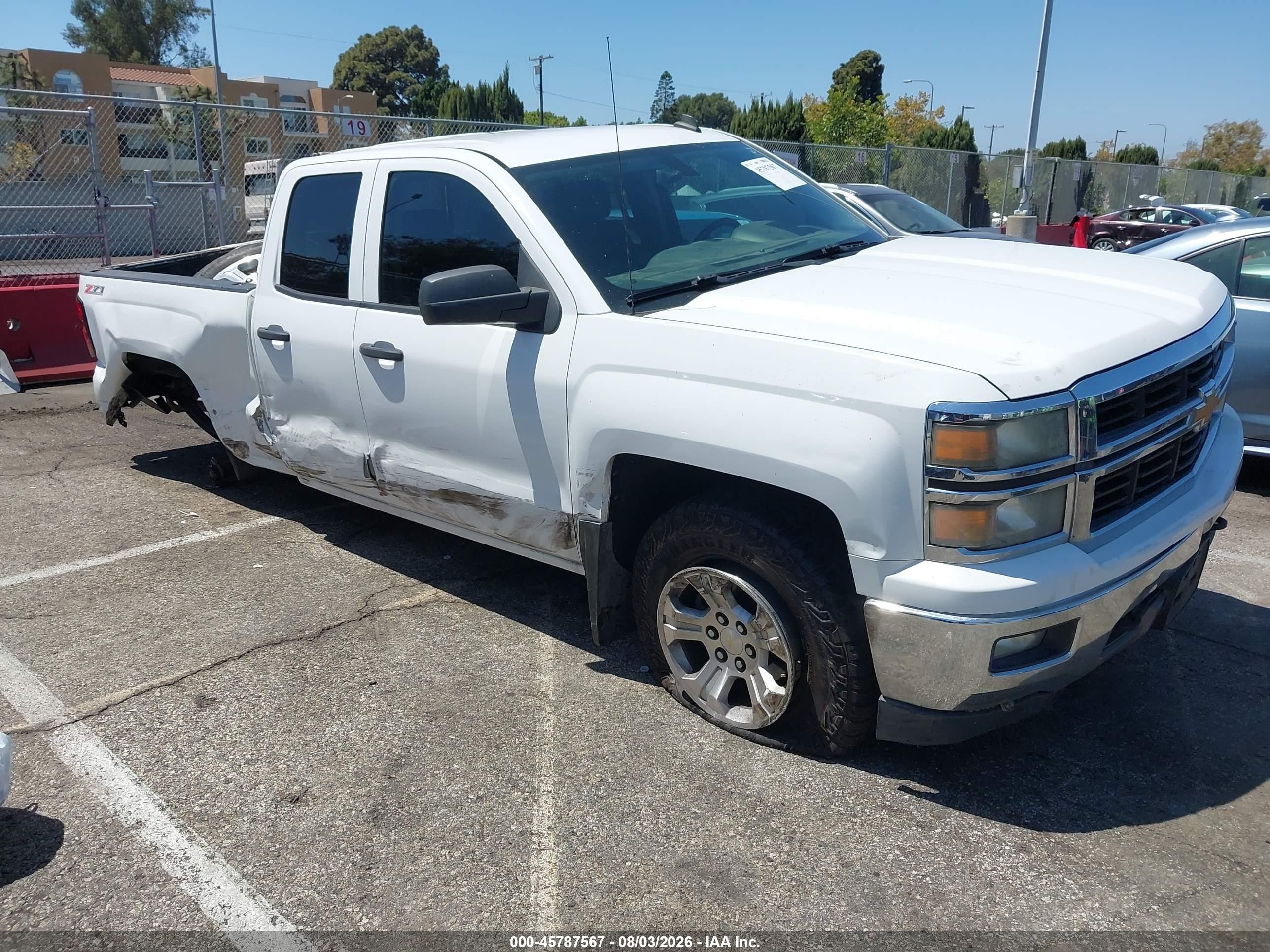 2014 Chevrolet Silverado 1500 LT, VIN 1GCVKREC1EZ102675 — Side