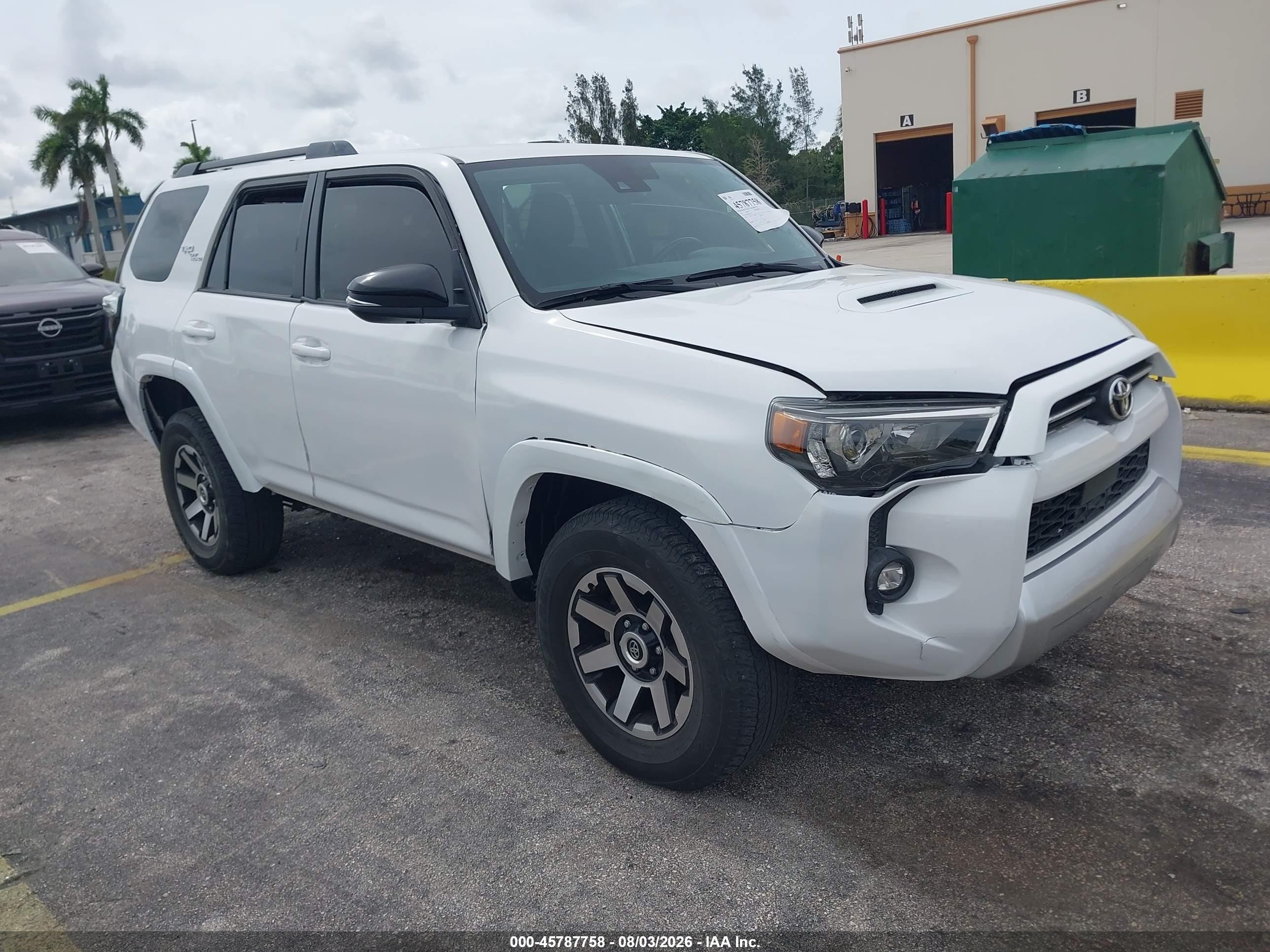2021 Toyota 4Runner TRD Off Road, VIN JTEPU5JR0M5915786 — Front end