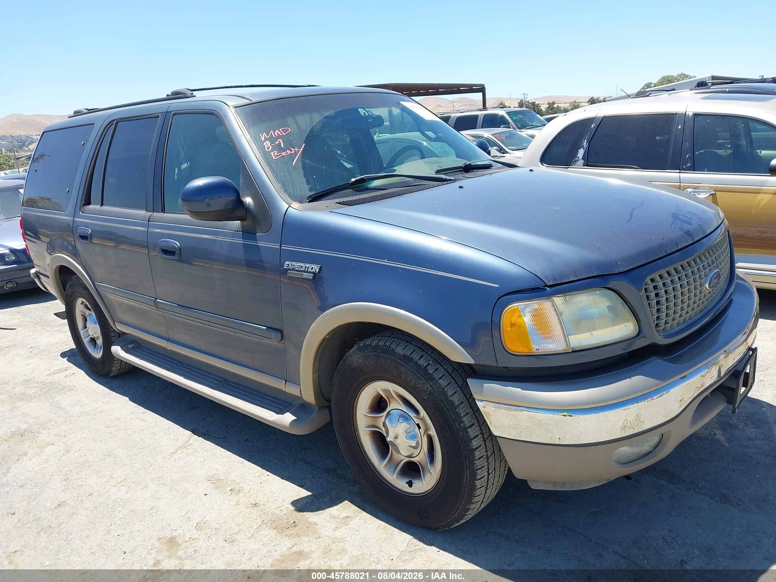 2001 Ford Expedition Eddie Bauer, VIN 1FMEU17L41LB31251 — Normal wear
