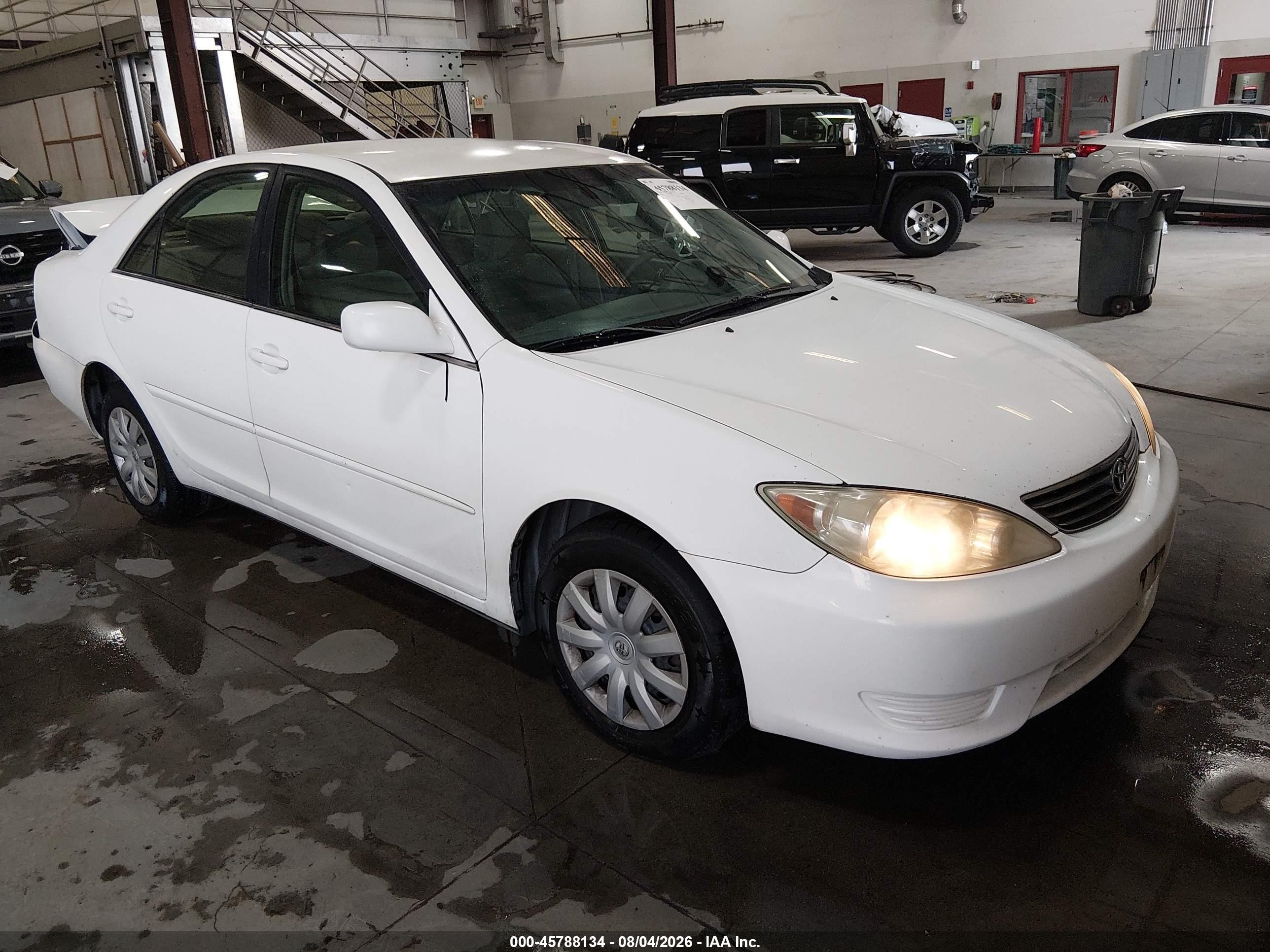 2005 Toyota Camry STD, VIN 4T1BE32KX5U606203 — Rear end