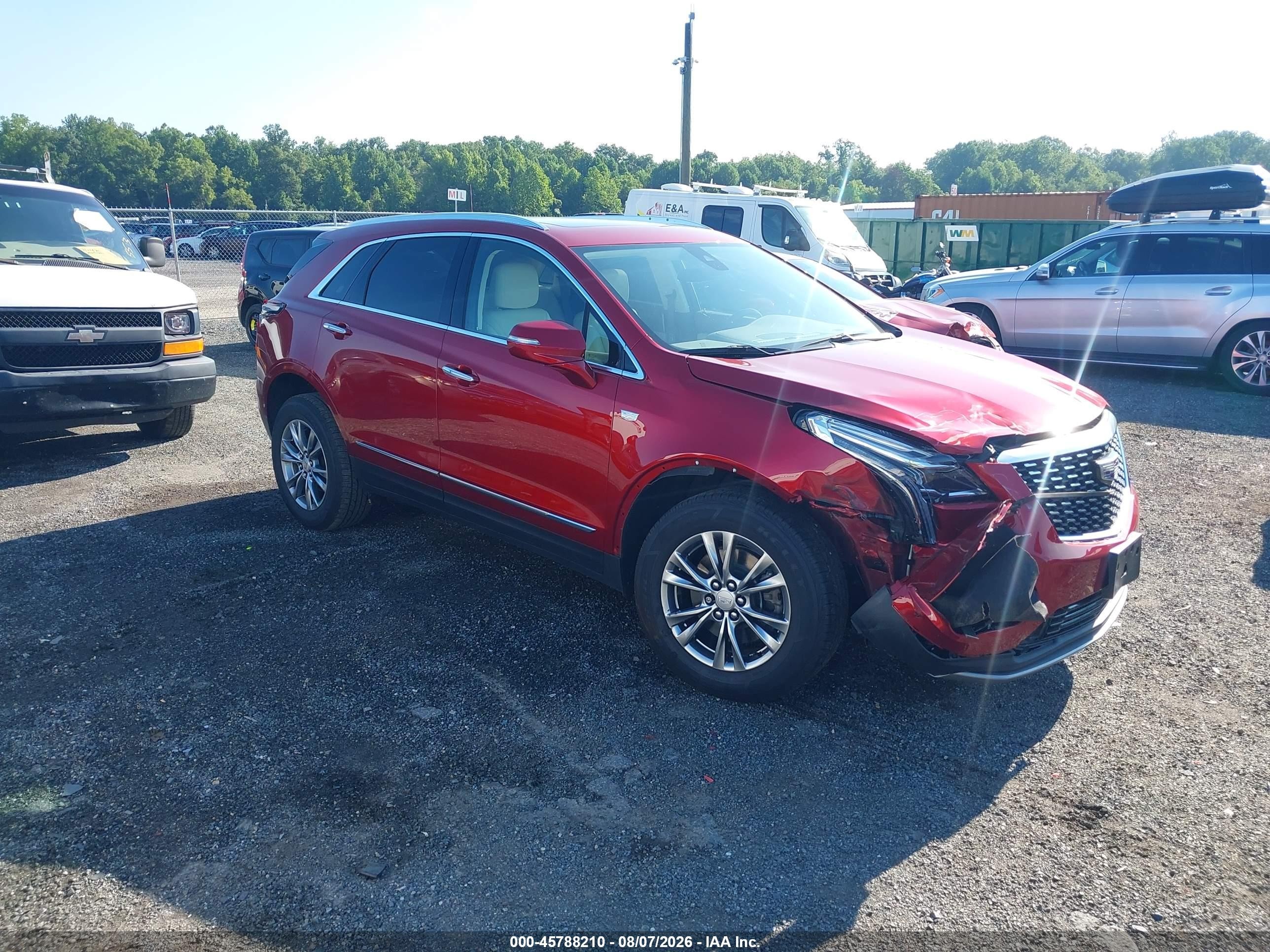 2021 Cadillac XT5 AWD Premium Luxury, VIN 1GYKNDRS3MZ222128 — Перед