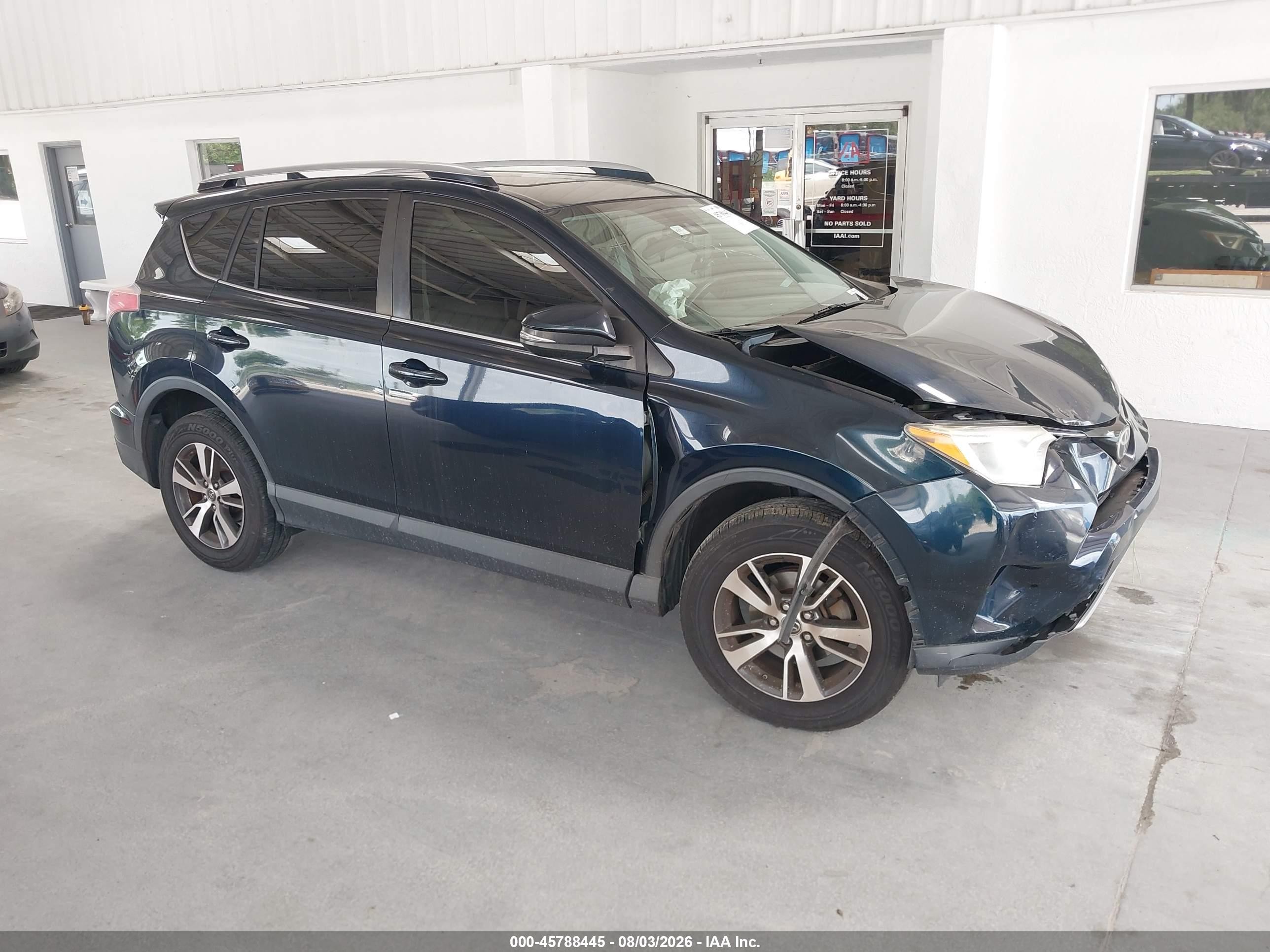 2017 Toyota RAV4 XLE, VIN JTMWFREV4HD104528 — Front end