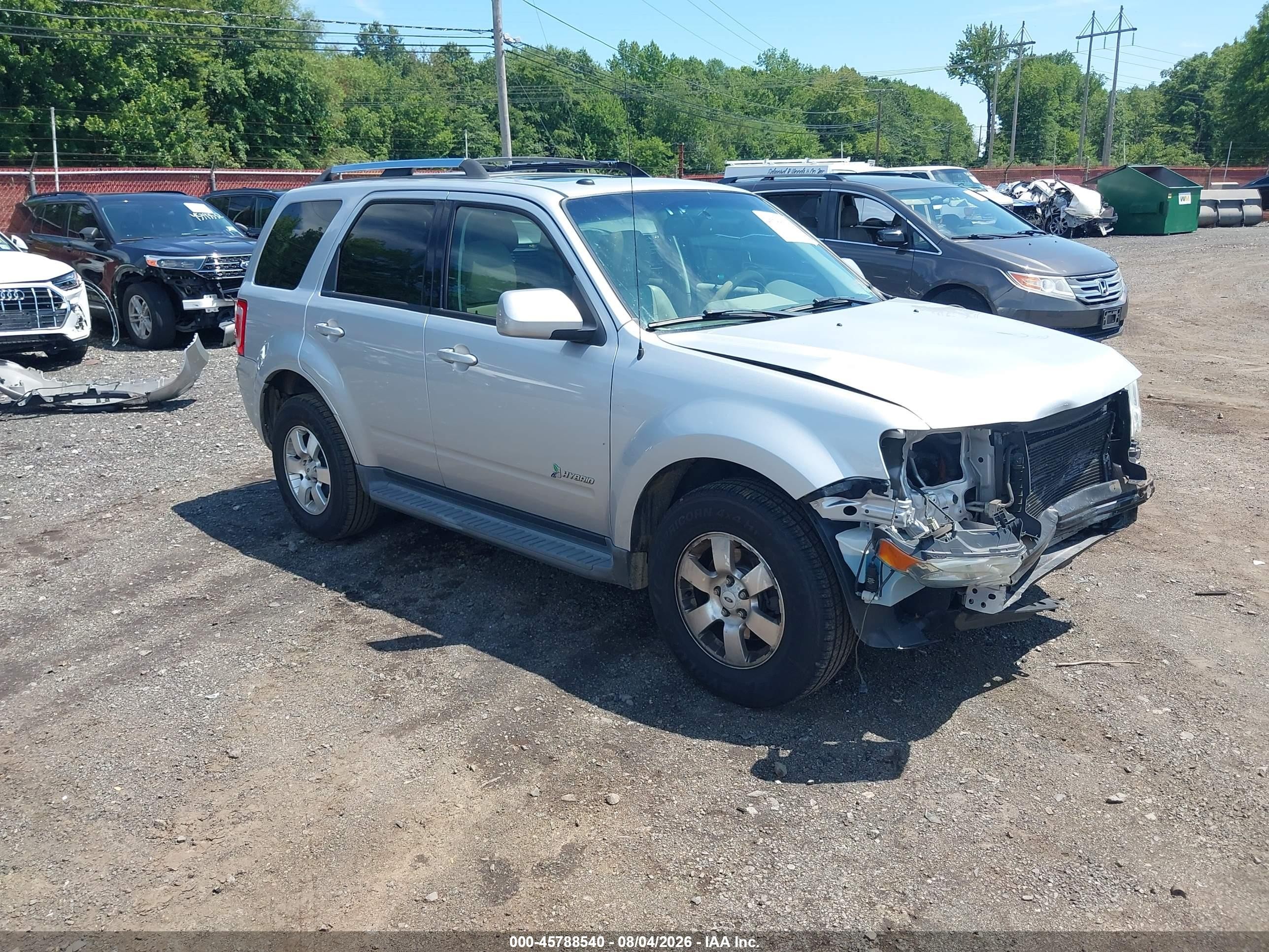 2011 Ford Escape Hybrid, VIN 1FMCU5K34BKC01585 — Перед
