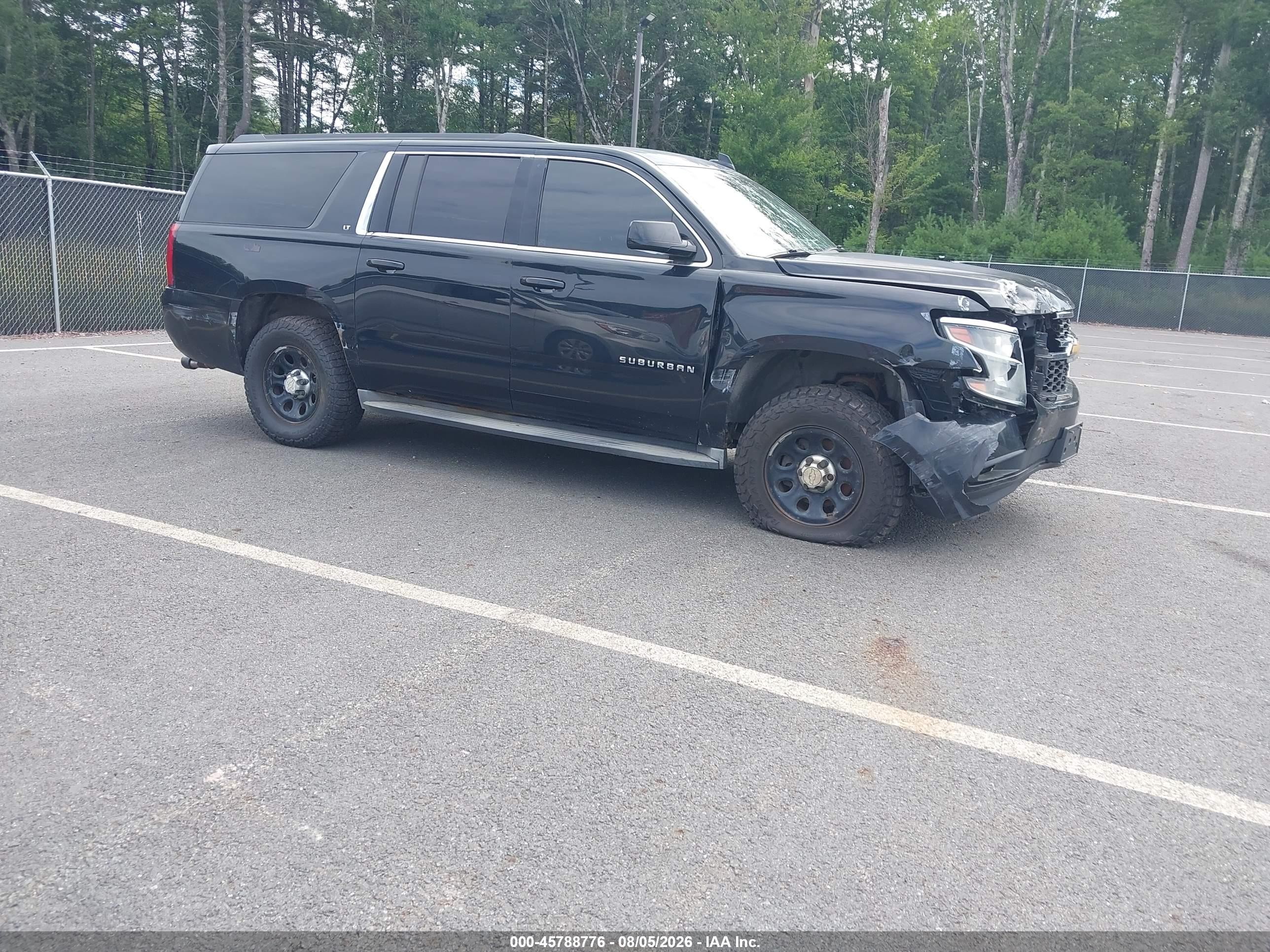 2015 Chevrolet Suburban LT, VIN 1GNSKJKC7FR513354 — Normal wear