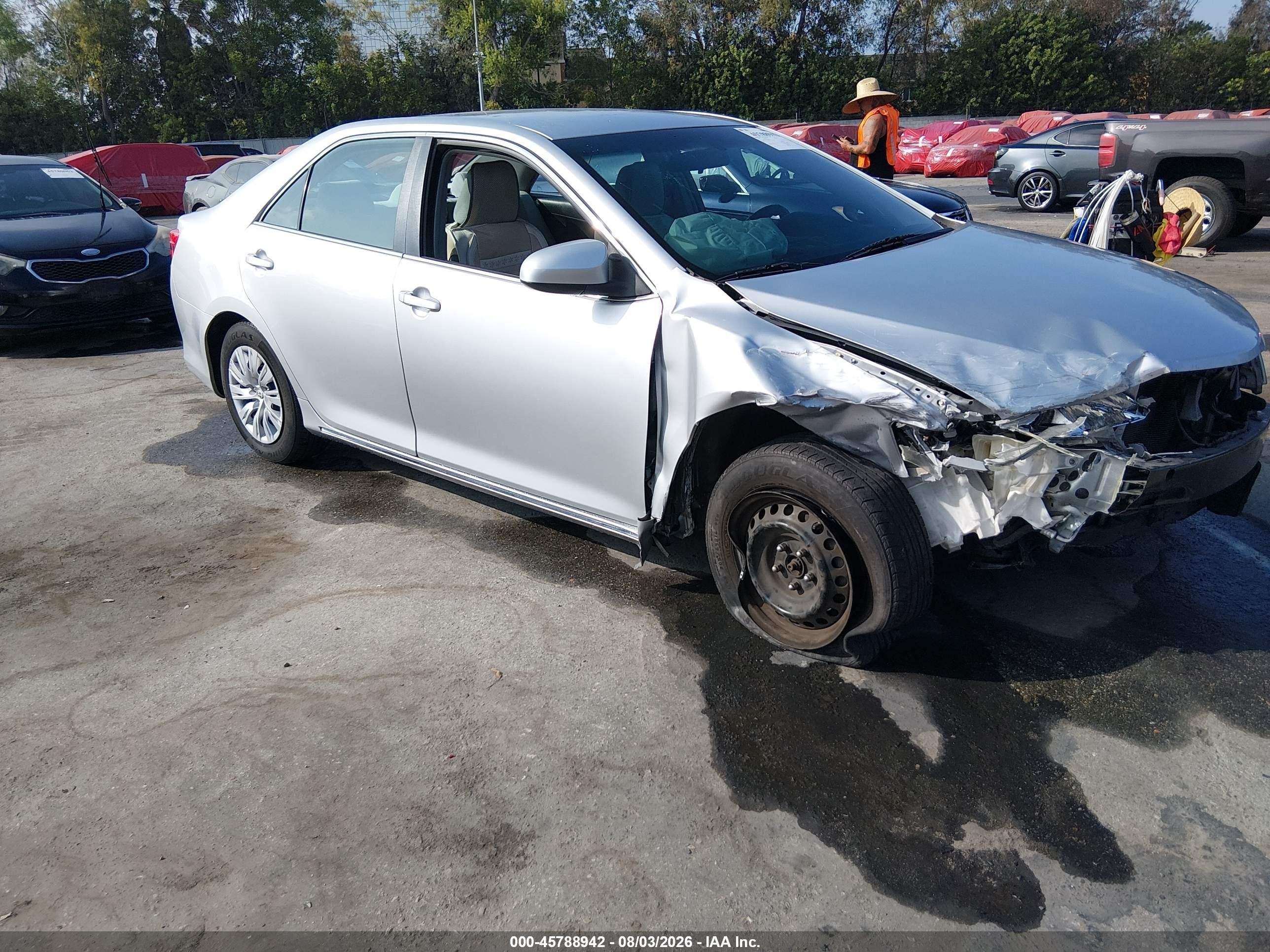 2013 Toyota Camry LE, VIN 4T4BF1FK5DR290824 — Front end