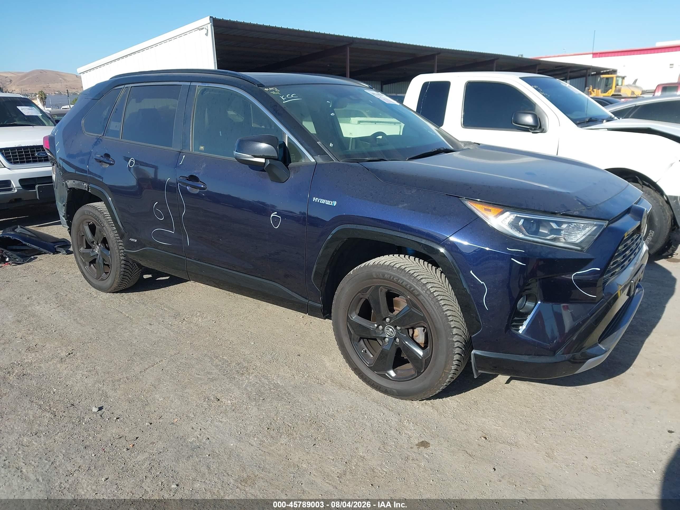 2019 Toyota RAV4 Hybrid XSE, VIN JTMEWRFV8KD506599 — Зад