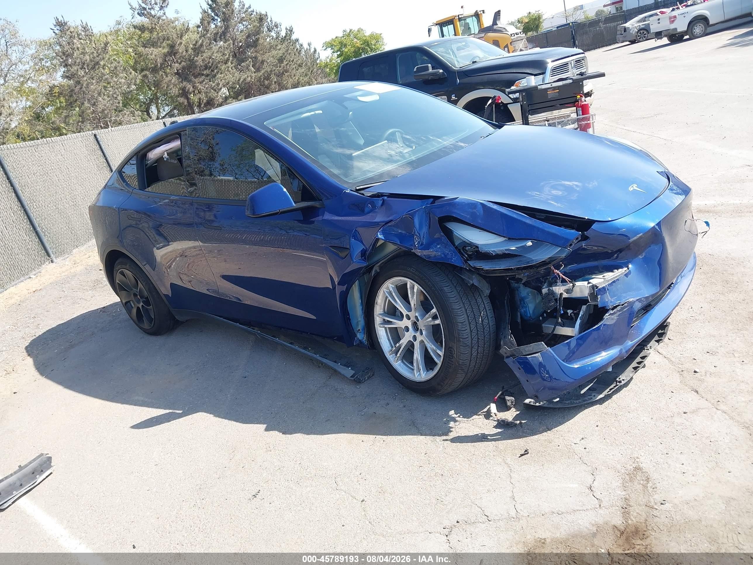2024 Tesla Model Y Long Range, VIN 7SAYGDEE7RF031306 — Front end