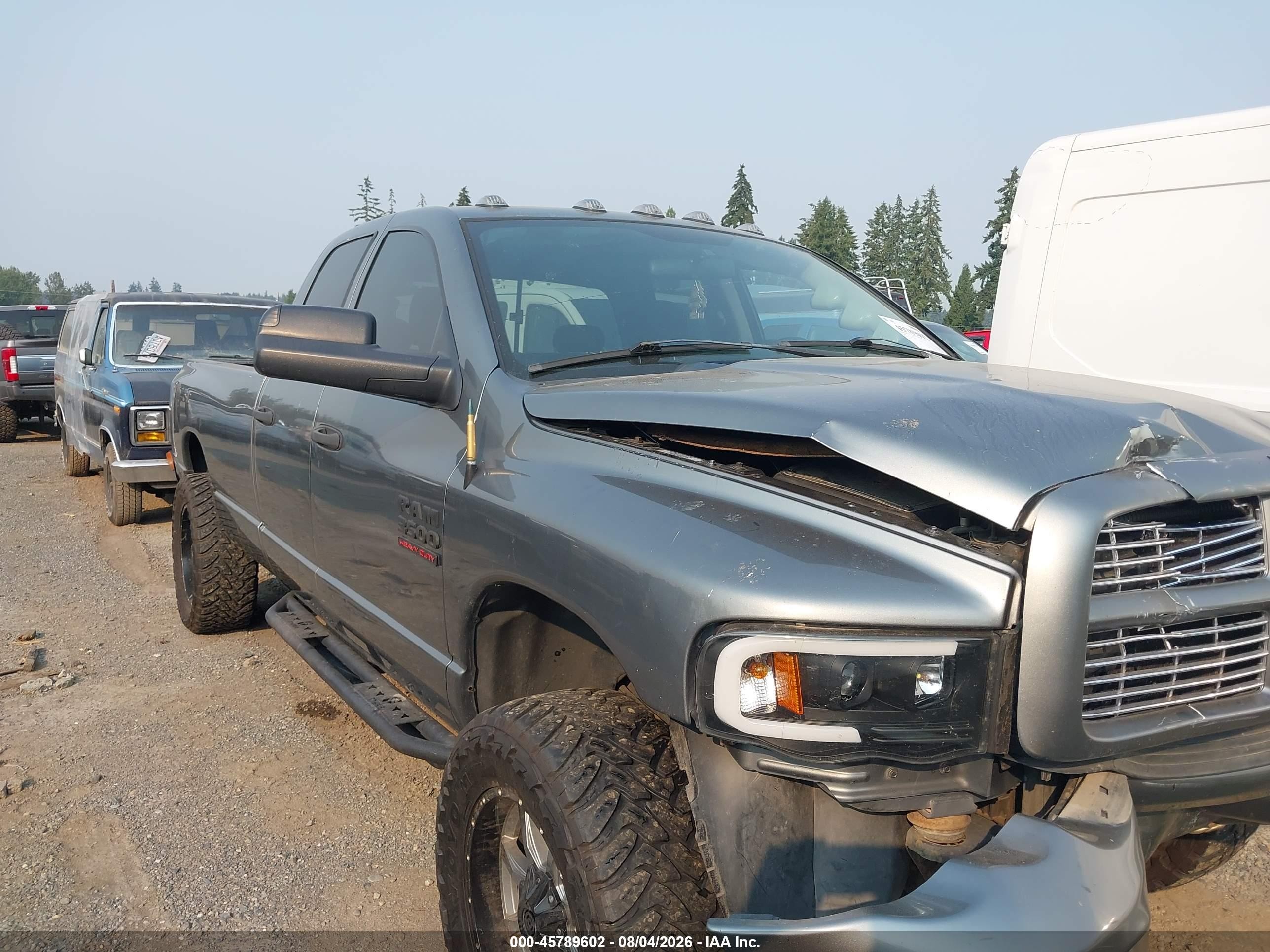 2005 Dodge 3500 SLT, VIN 3D7LS38C85G722526 — Перед