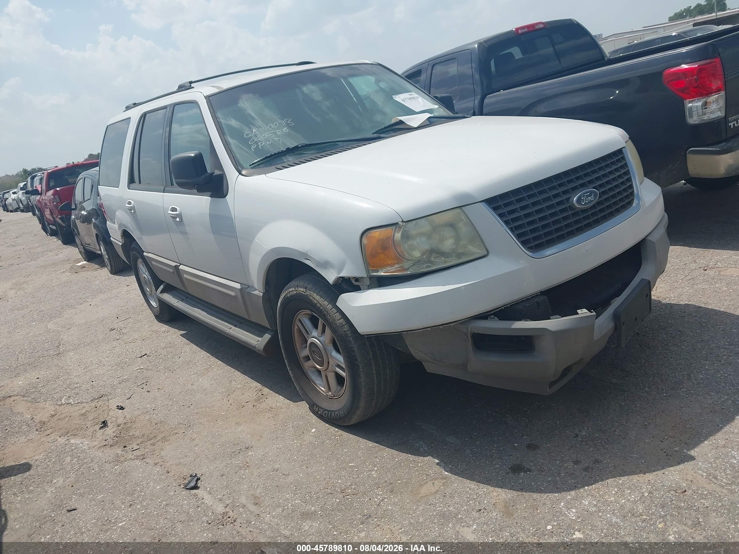 2003 Ford Expedition Special Service, VIN 1FMRU15L43LA40715 — Перед