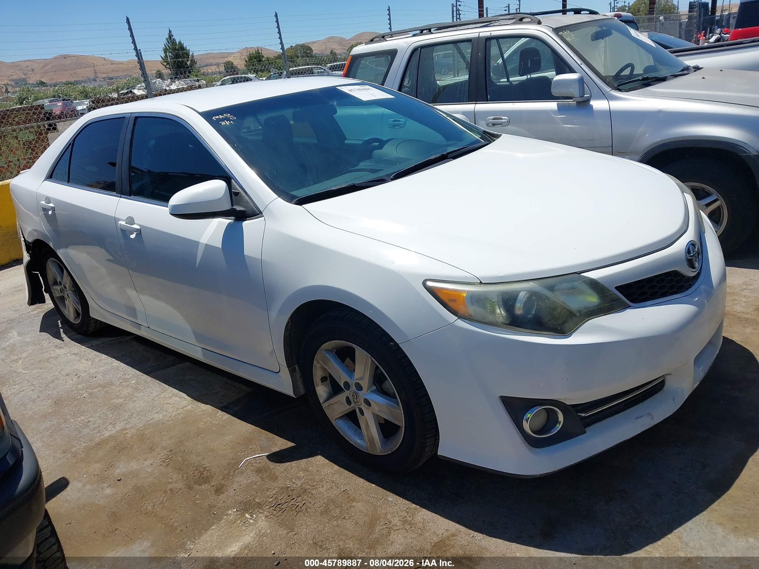 2014 Toyota Camry LE, VIN 4T1BF1FK8EU351918 — Rear end
