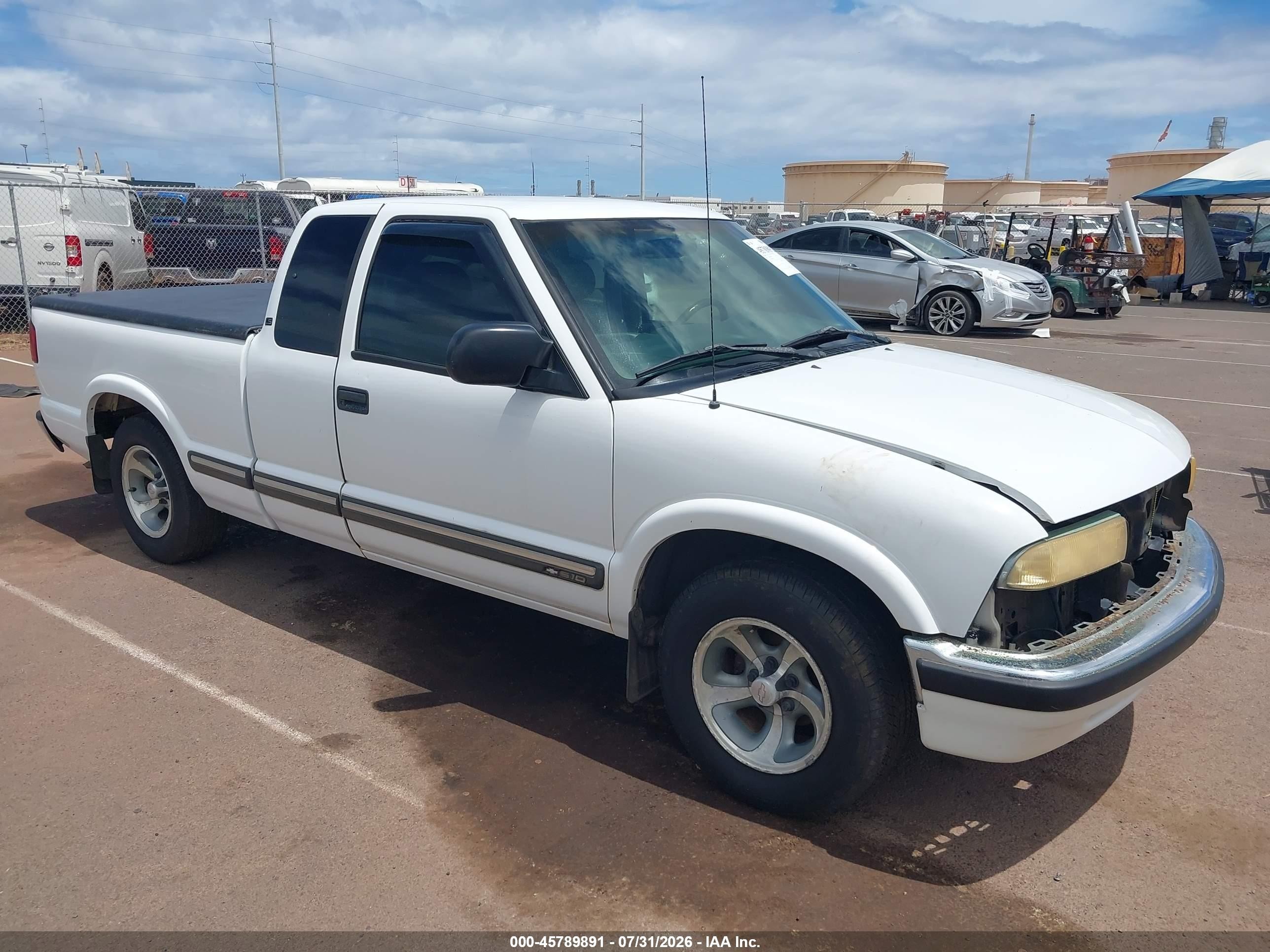 2003 Chevrolet S-10 LS, VIN 1GCCS19X638161665 — Normal wear