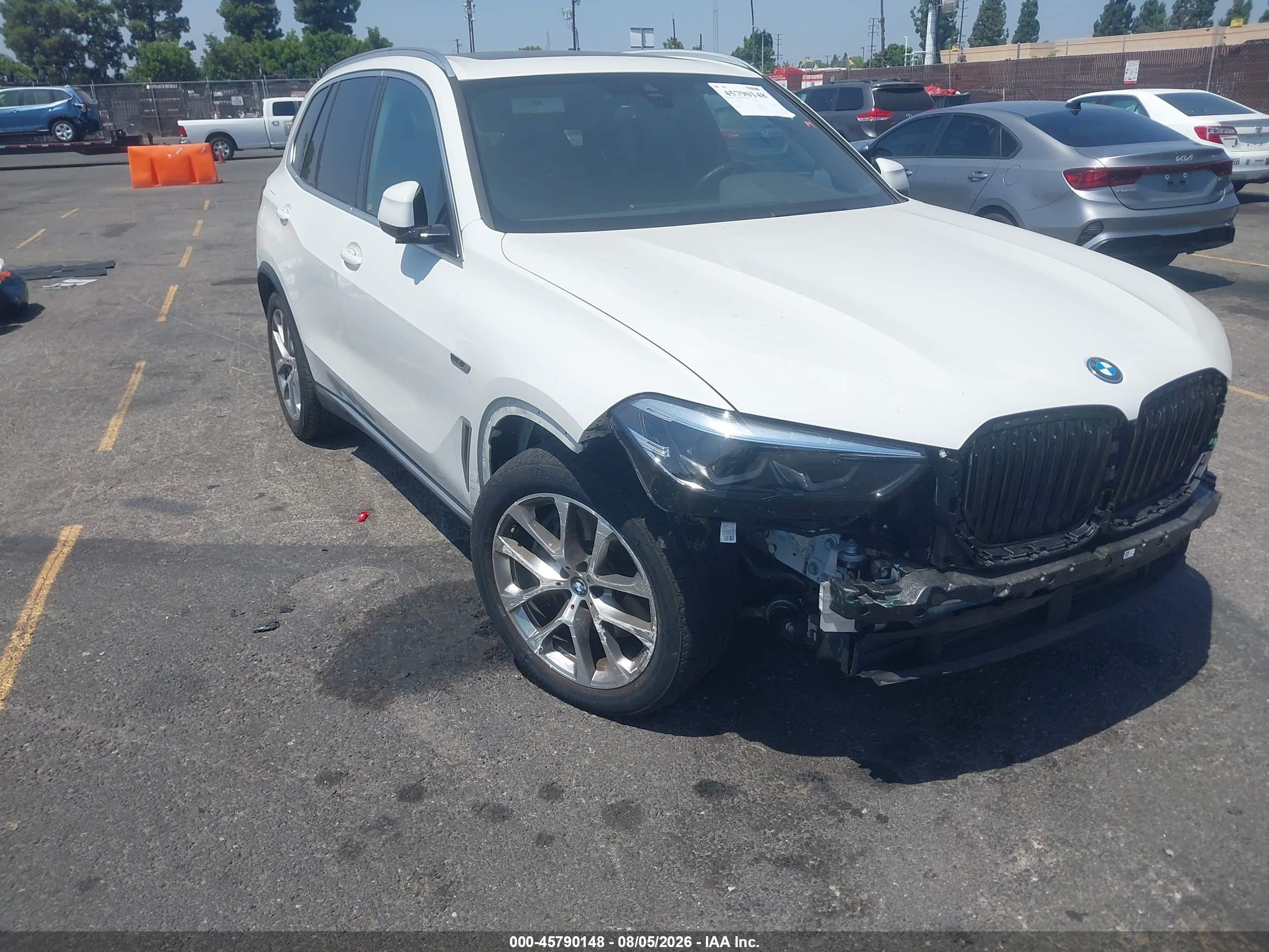 2023 BMW X5 xDrive45e, VIN 5UXTA6C00P9P22551 — Front end