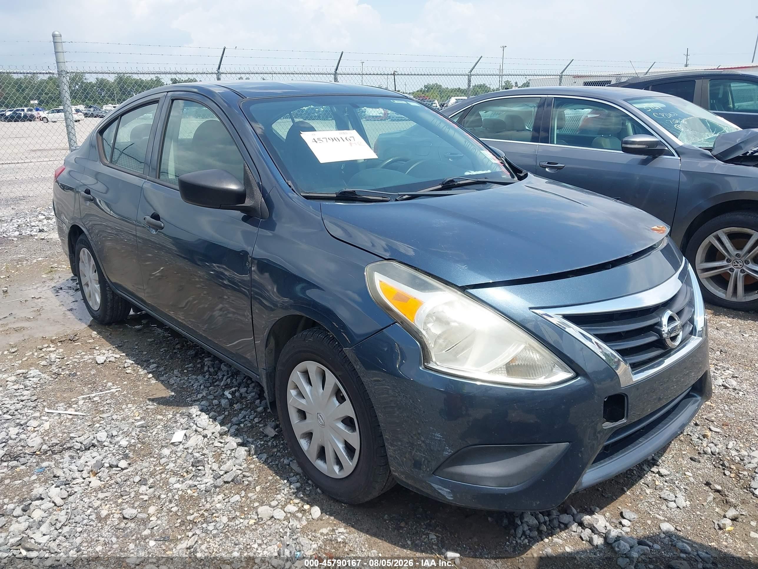 2017 Nissan Versa SV, VIN 3N1CN7AP7HL890548 — Перед
