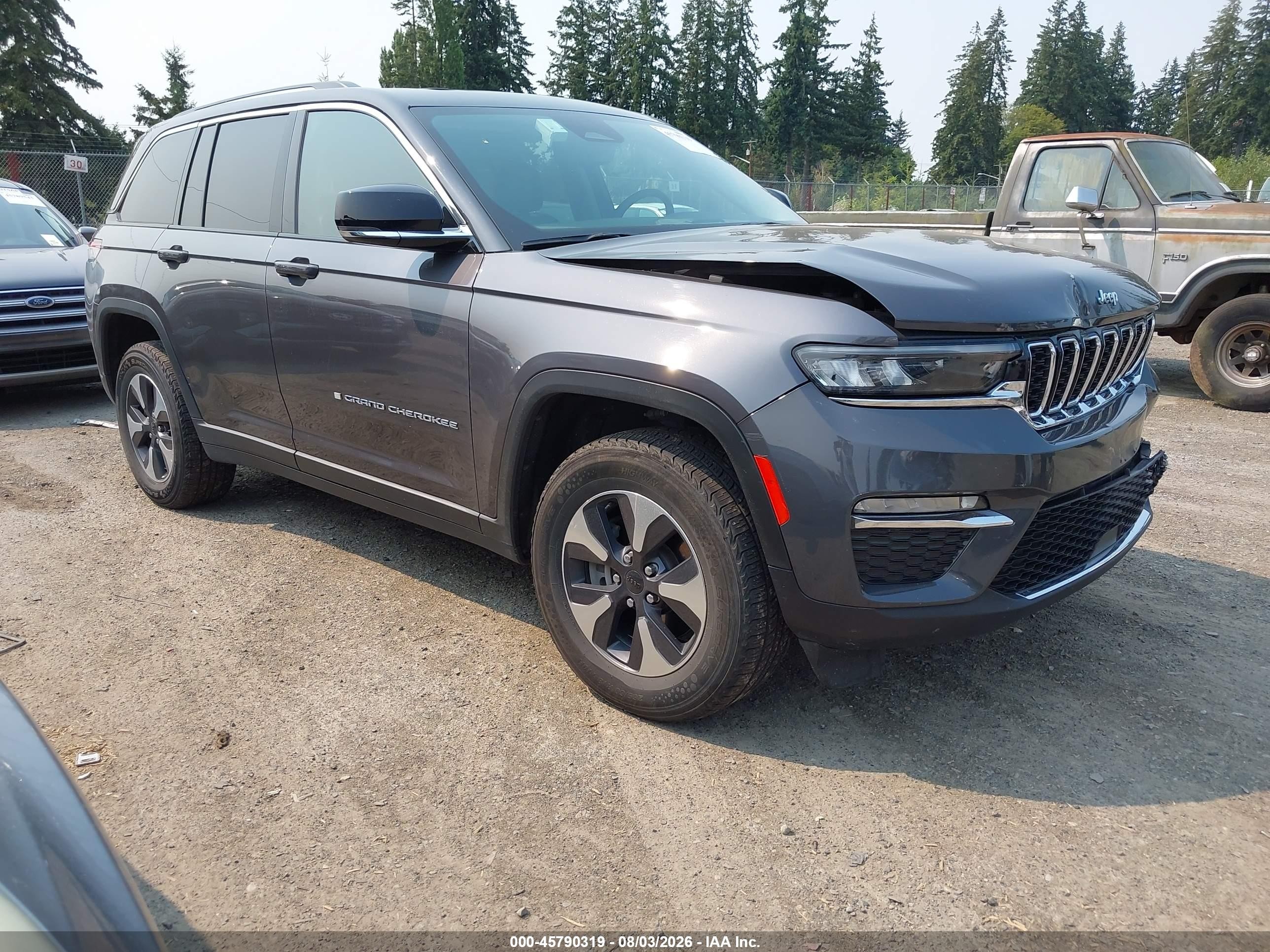 2024 Jeep Grand Cherokee, VIN 1C4RJYB62RC721033 — Front end