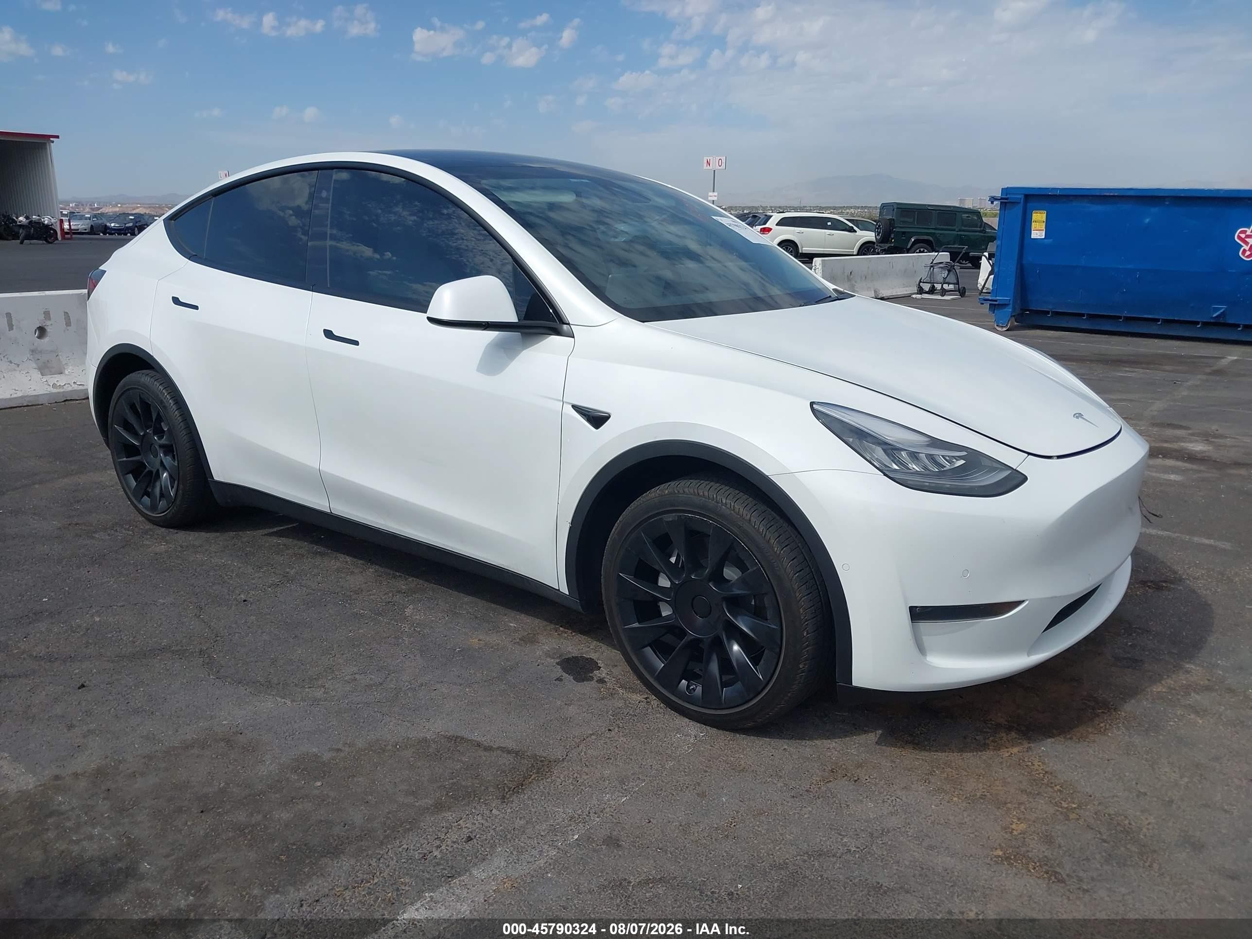 2020 Tesla Model Y Long Range, VIN 5YJYGDEE3LF055798 — Front end