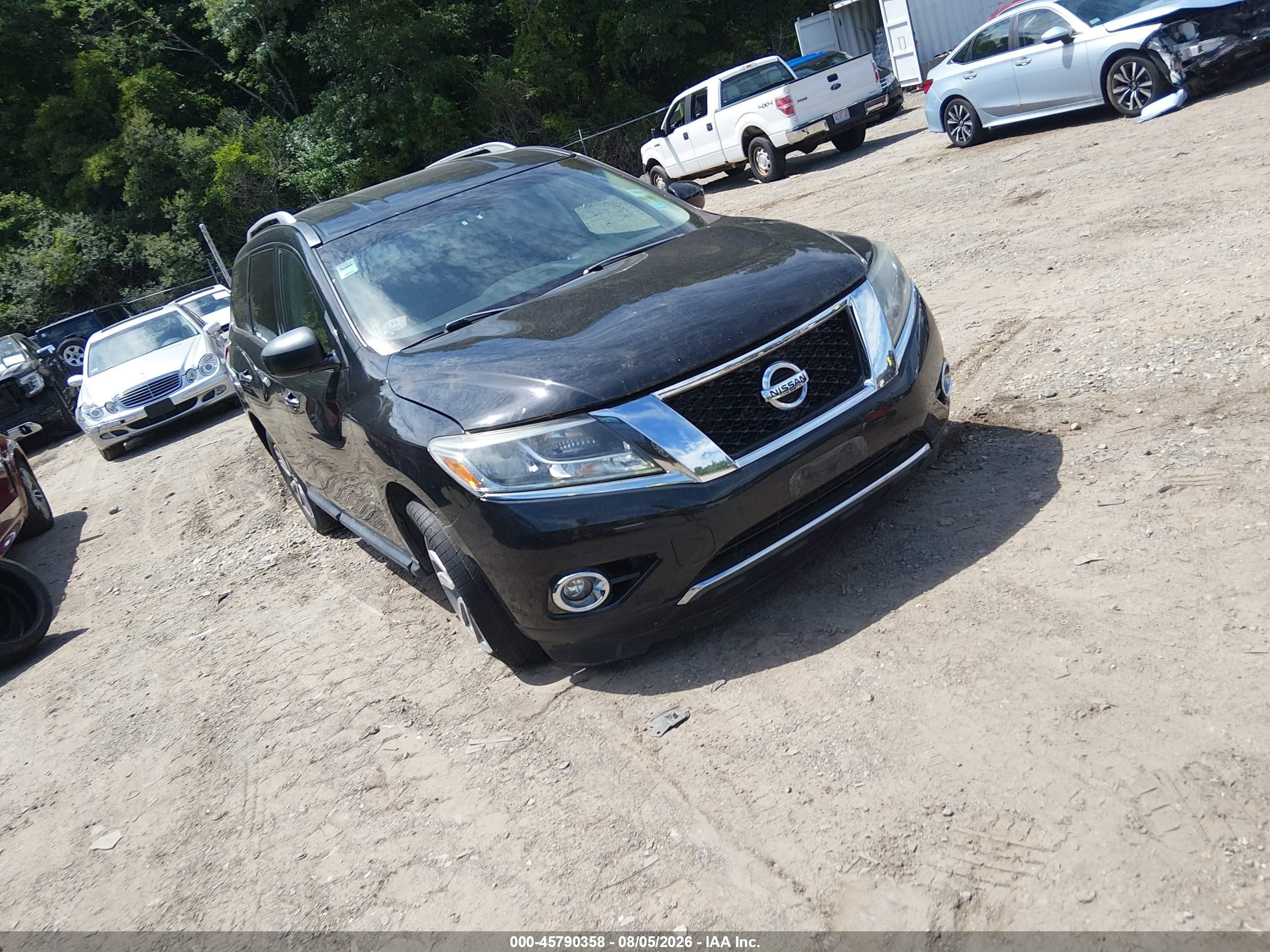 2016 Nissan Pathfinder Platinum, VIN 5N1AR2MM1GC648048 — Normal wear