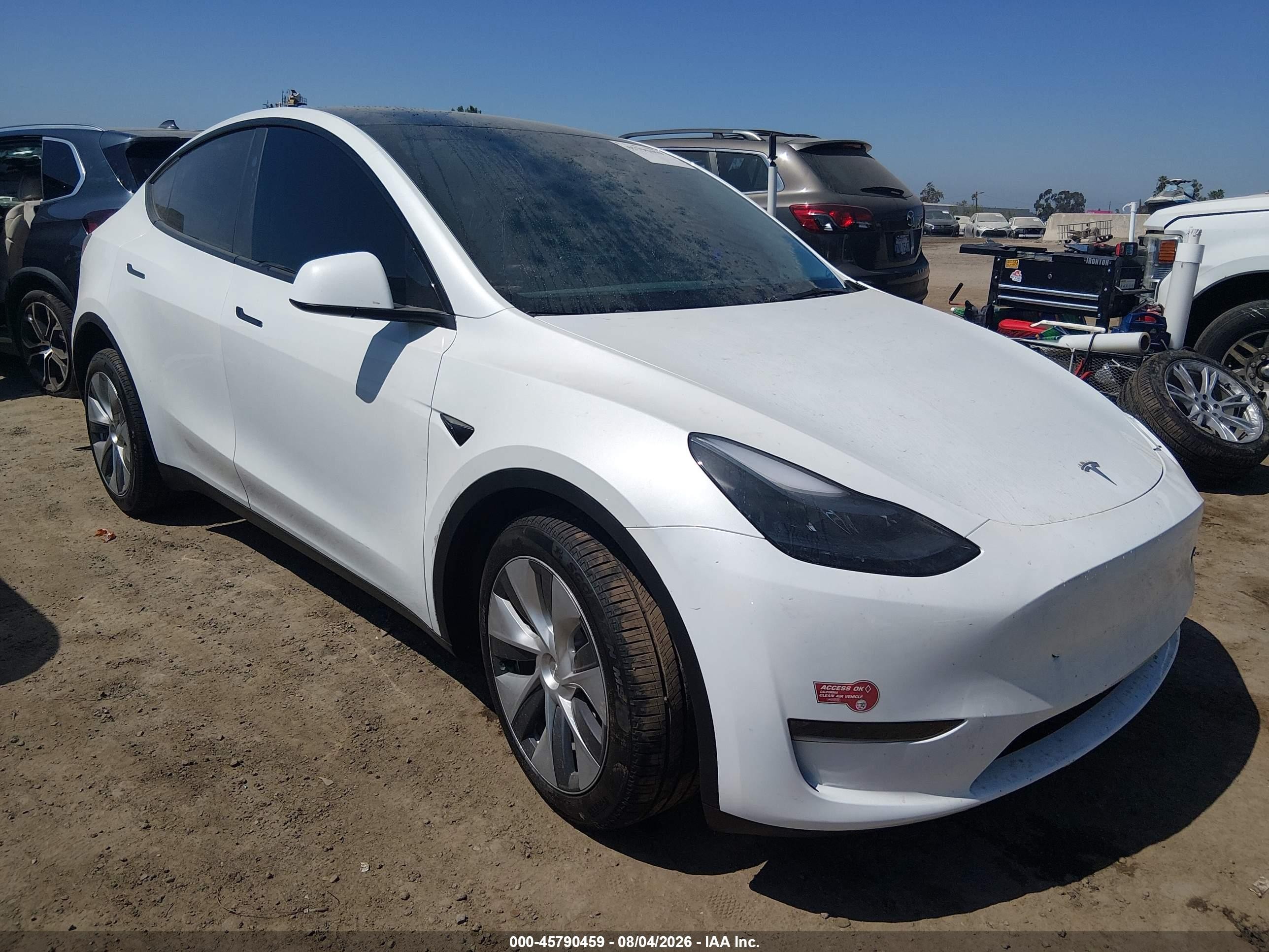 2024 Tesla Model Y Long Range, VIN 7SAYGDEE4RA231301 — Front end