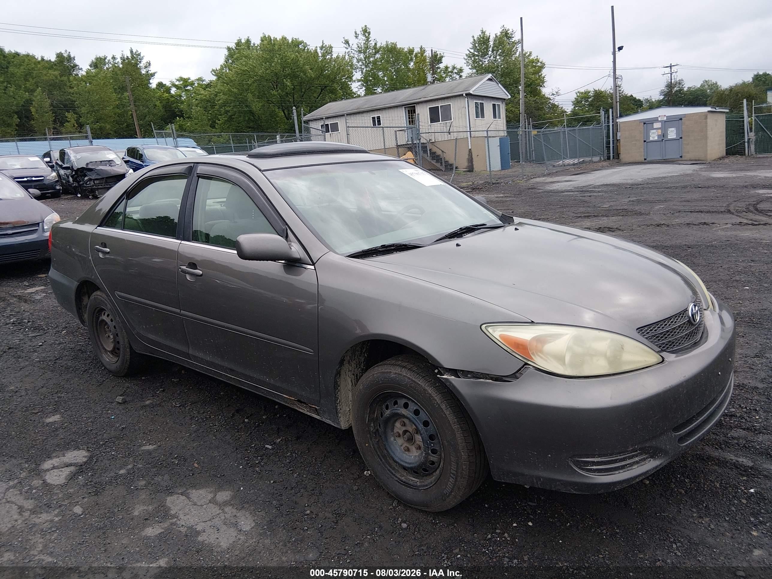 2004 Toyota Camry LE, VIN 4T1BE32K14U849557 — Normal wear