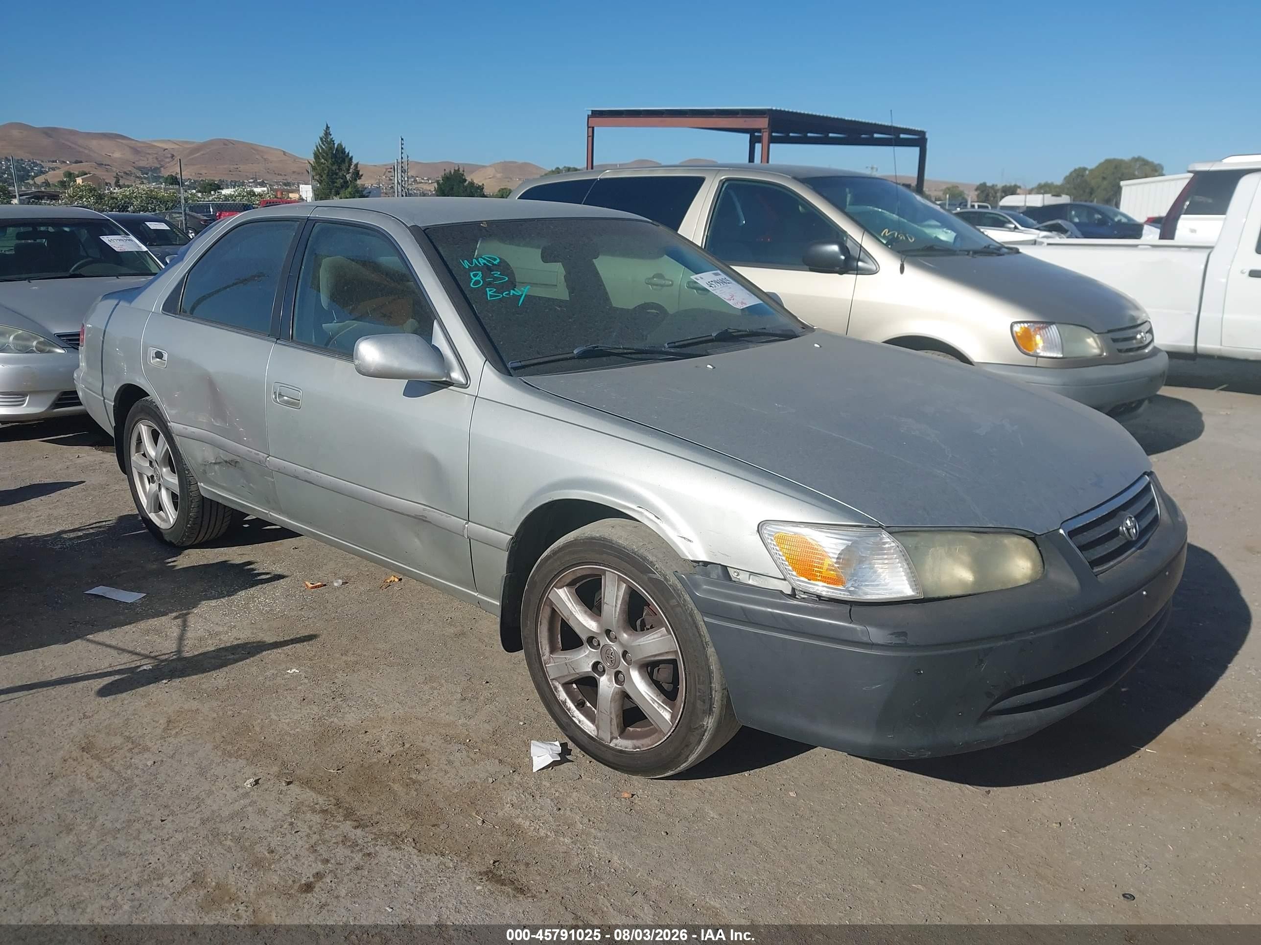2000 Toyota Camry LE, VIN JT2BG22KXY0456915 — Normal wear