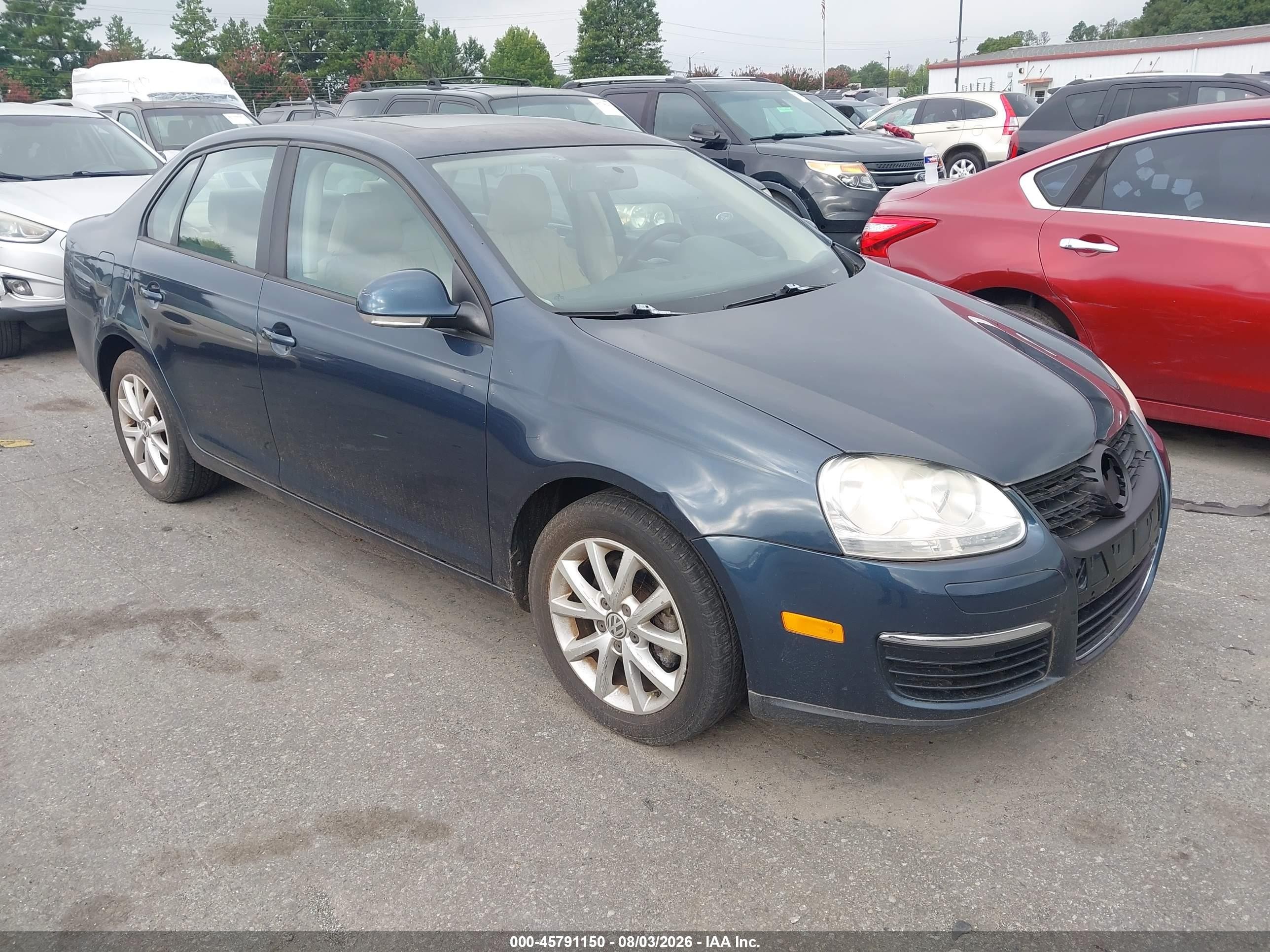 2010 Volkswagen Jetta SE, VIN 3VWRX7AJ4AM136114 — Normal wear